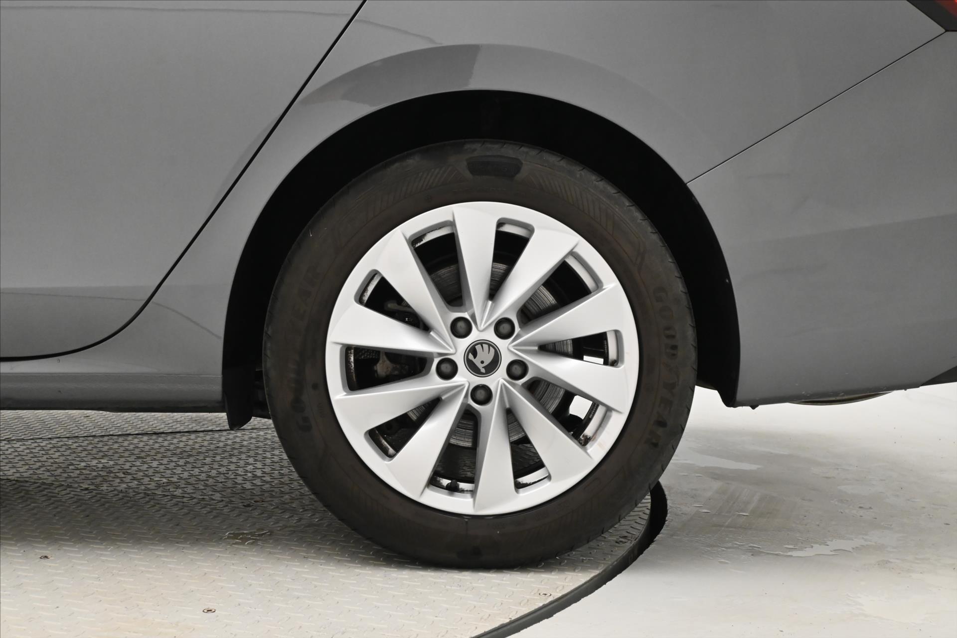Hlavní fotografie vozu Škoda Superb 1,5 TSI 110kW DSG Selection Záruka až 5 let (34)