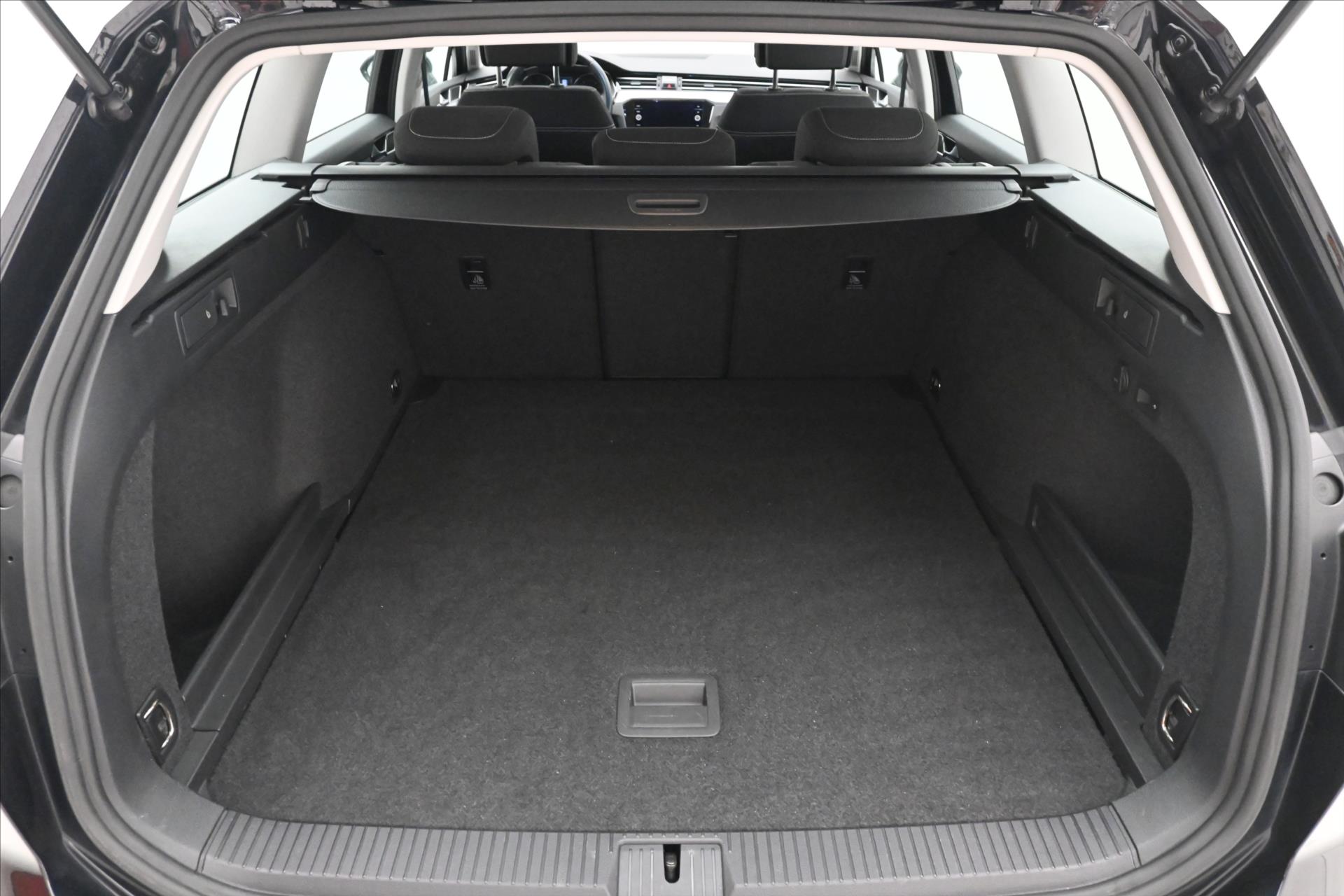 Hlavní fotografie vozu Volkswagen Passat 2,0 TDI 110 kW DSG Business Záruka až 5 let (11)