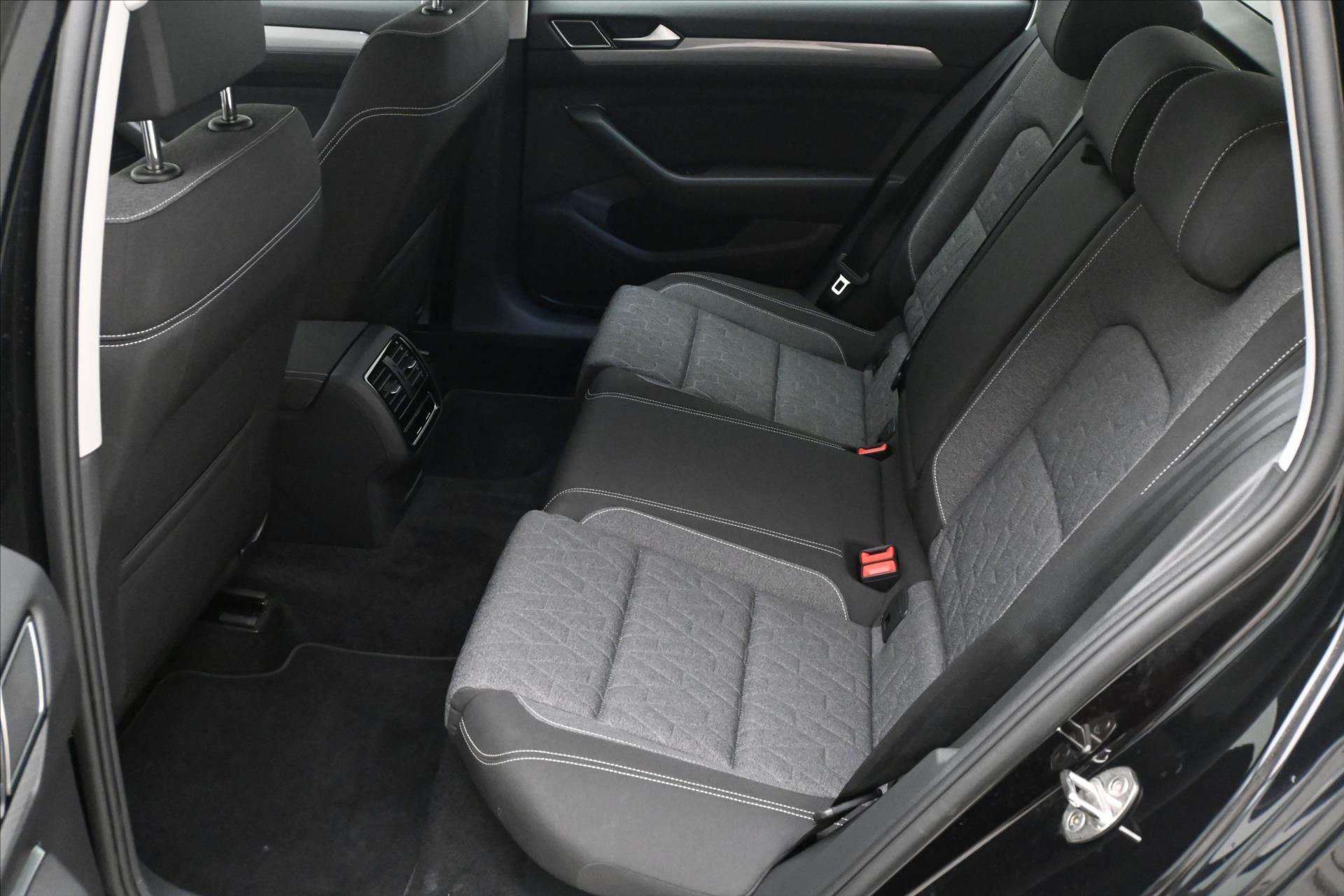 Hlavní fotografie vozu Volkswagen Passat 2,0 TDI 110 kW DSG Business Záruka až 5 let (15)