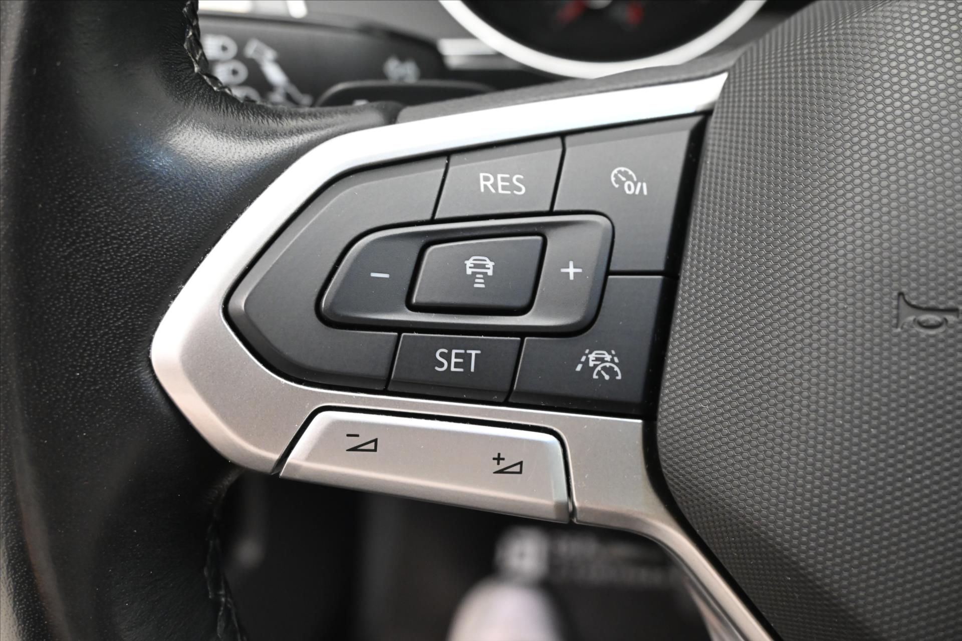 Hlavní fotografie vozu Volkswagen Passat 2,0 TDI 110 kW DSG Business Záruka až 5 let (25)