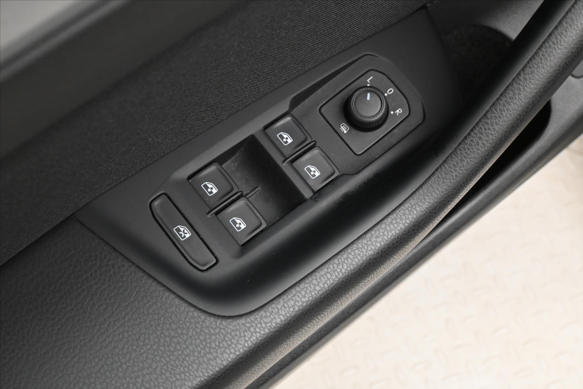 Hlavní fotografie vozu Volkswagen Passat 2,0 TDI 110 kW DSG Business Záruka až 5 let (27)
