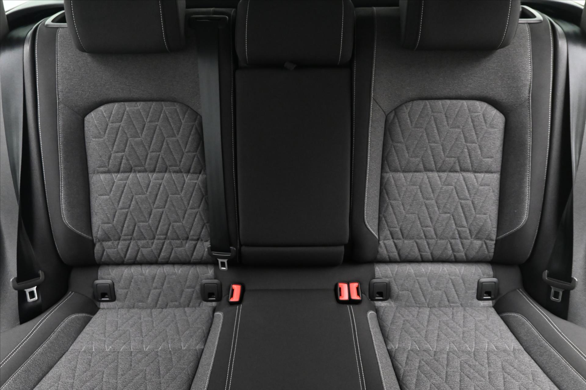 Hlavní fotografie vozu Volkswagen Passat 2,0 TDI 110 kW DSG Business Záruka až 5 let (29)