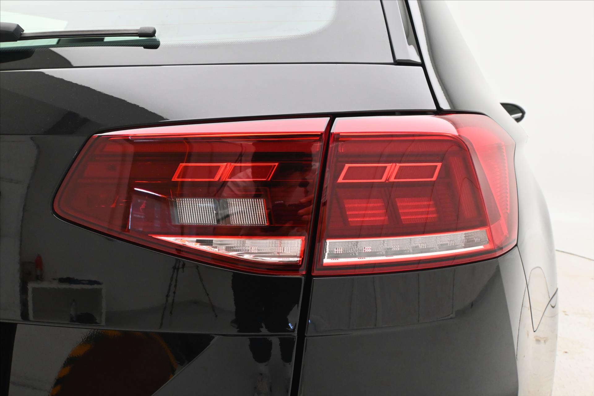 Hlavní fotografie vozu Volkswagen Passat 2,0 TDI 110 kW DSG Business Záruka až 5 let (32)
