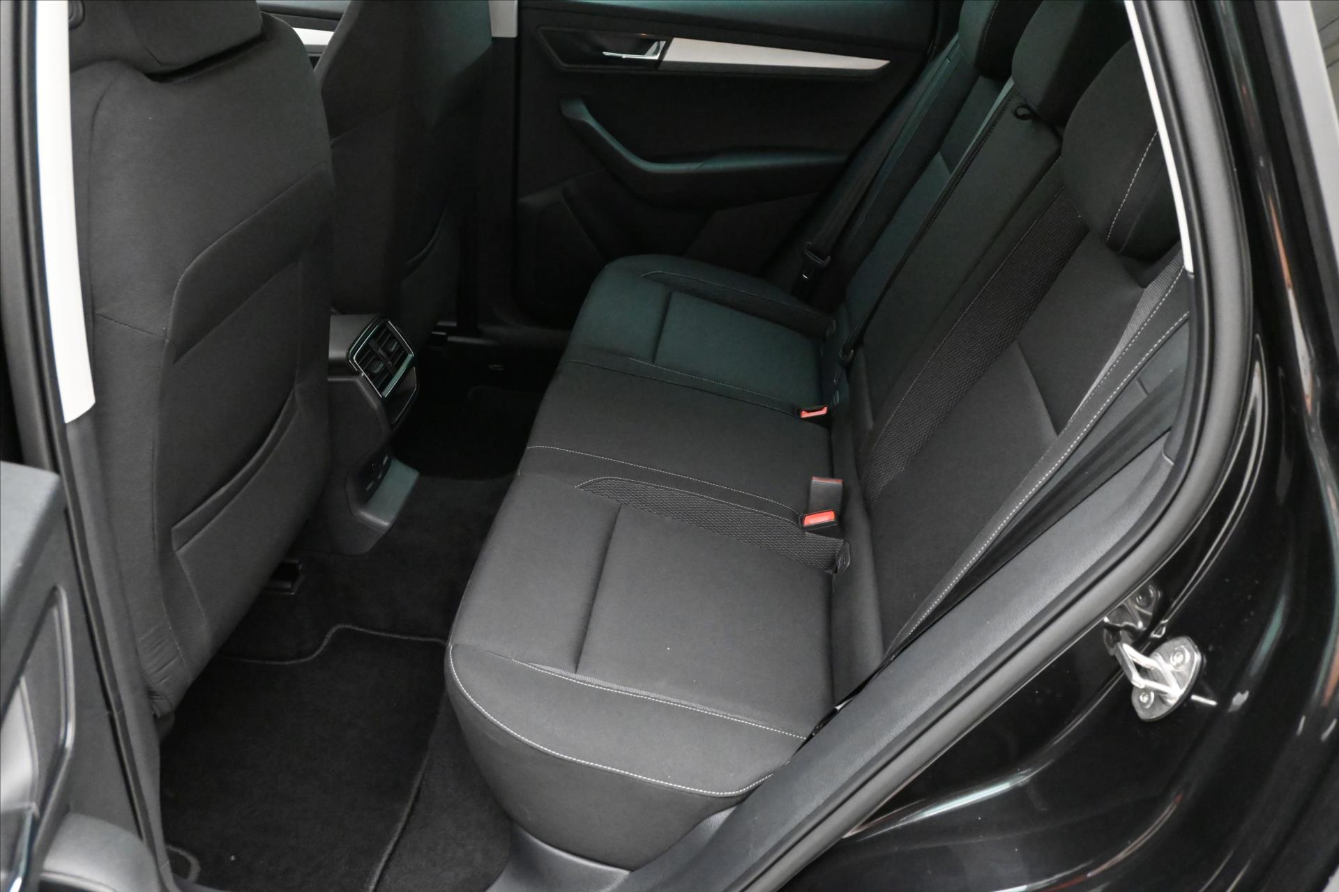 Hlavní fotografie vozu Škoda Karoq 2,0 TDI 110 kW Ambition kamera Záruka až 5 let (15)