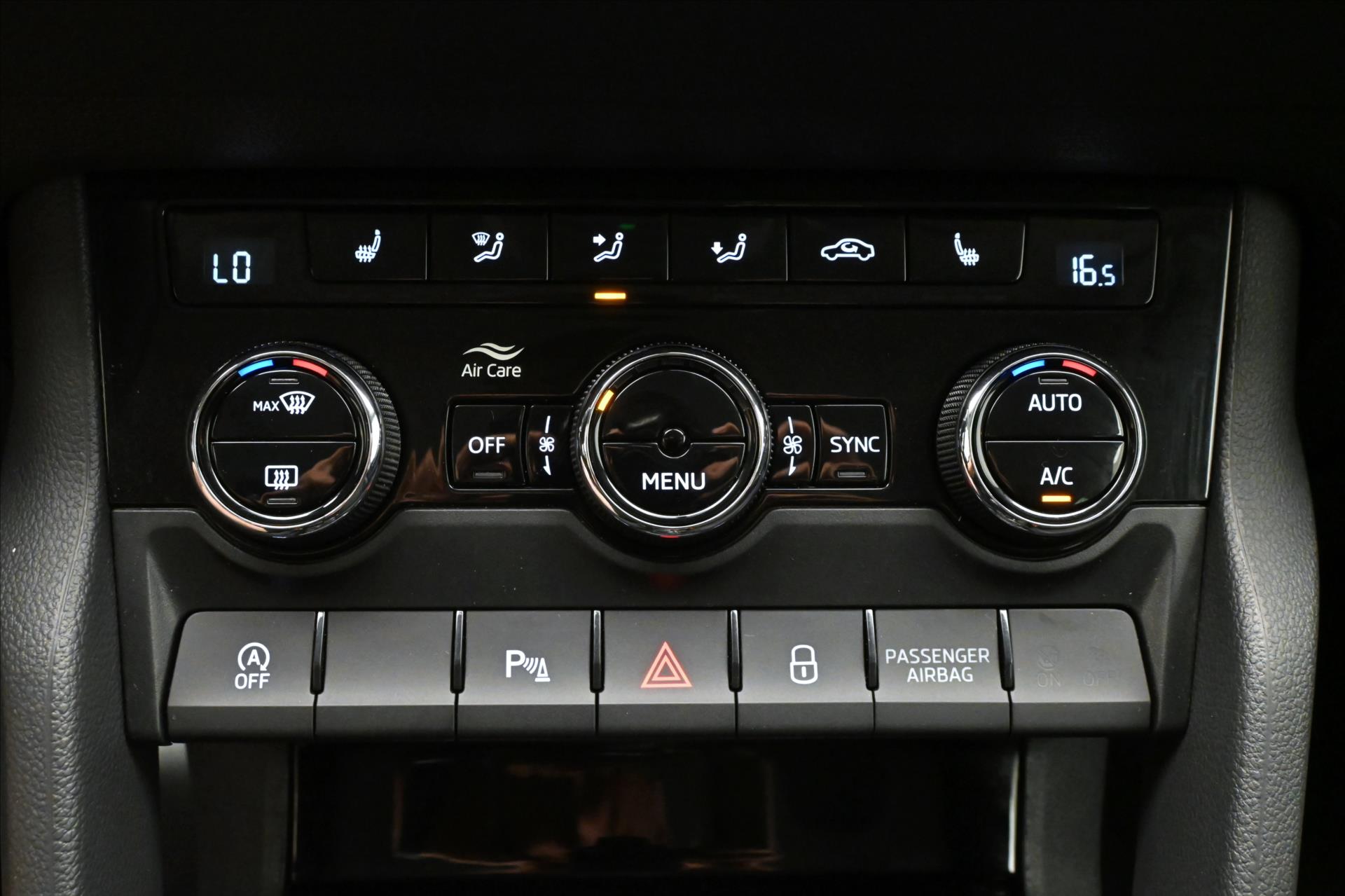 Hlavní fotografie vozu Škoda Karoq 2,0 TDI 110 kW Ambition kamera Záruka až 5 let (22)