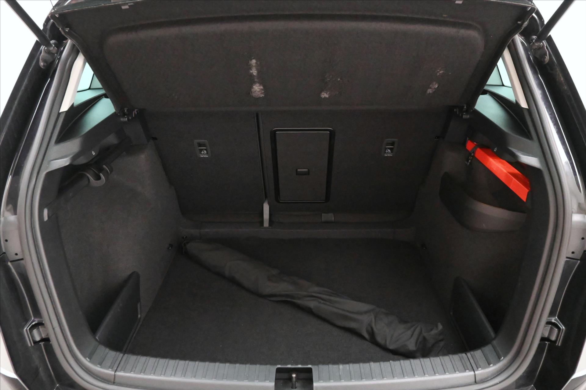 Hlavní fotografie vozu Škoda Karoq 2,0 TDI 110 kW VIRTUAL Kamera Záruka až 5 let (11)