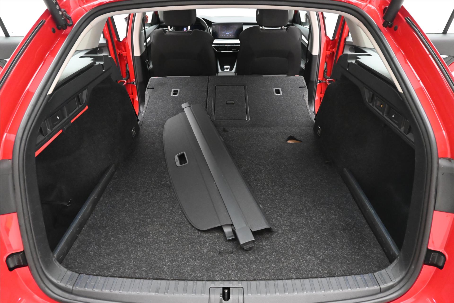 Hlavní fotografie vozu Škoda Octavia 1,4 TSI iV 110kW STYLE DSG Záruka až 5 let (12)