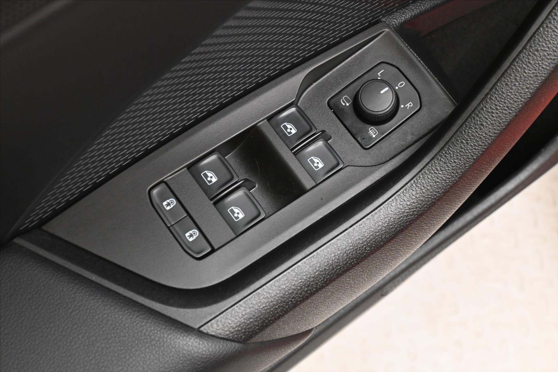 Hlavní fotografie vozu Škoda Octavia 1,4 TSI iV 110kW STYLE DSG Záruka až 5 let (26)