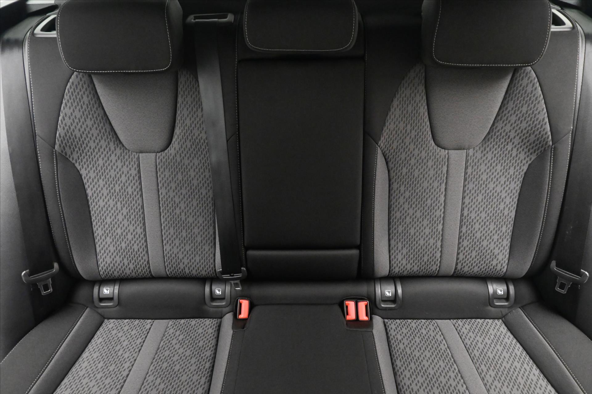 Hlavní fotografie vozu Škoda Octavia 1,4 TSI iV 110kW STYLE DSG Záruka až 5 let (29)