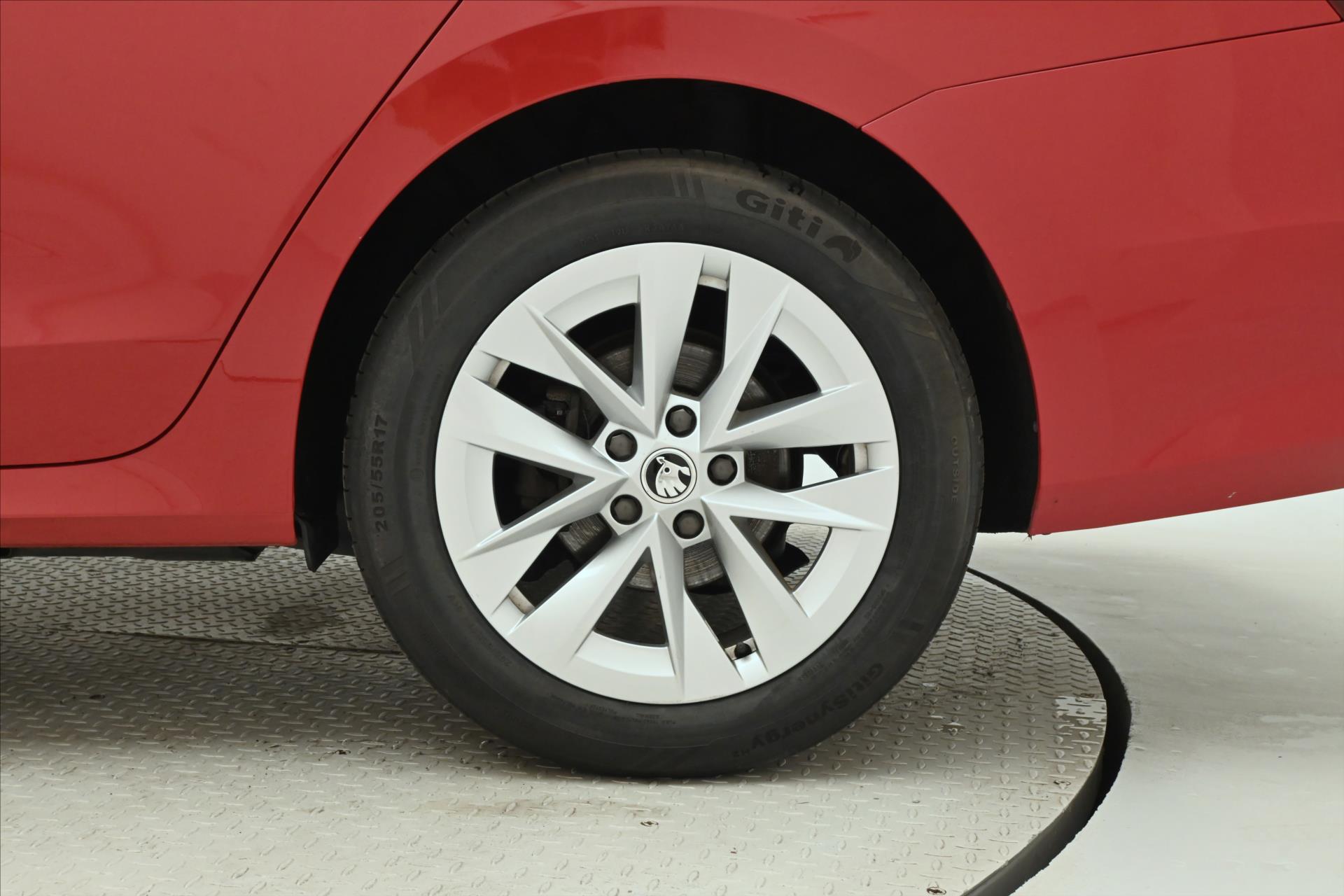 Hlavní fotografie vozu Škoda Octavia 1,4 TSI iV 110kW STYLE DSG Záruka až 5 let (33)