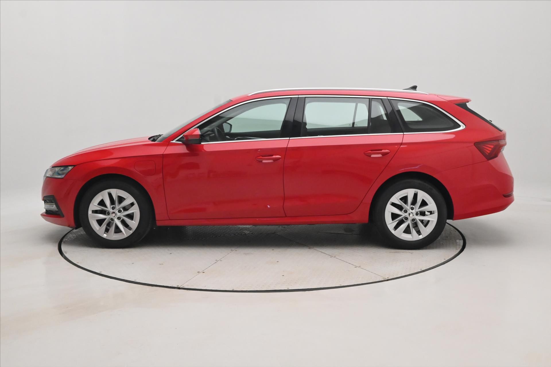 Hlavní fotografie vozu Škoda Octavia 1,4 TSI iV 110kW STYLE DSG Záruka až 5 let (9)