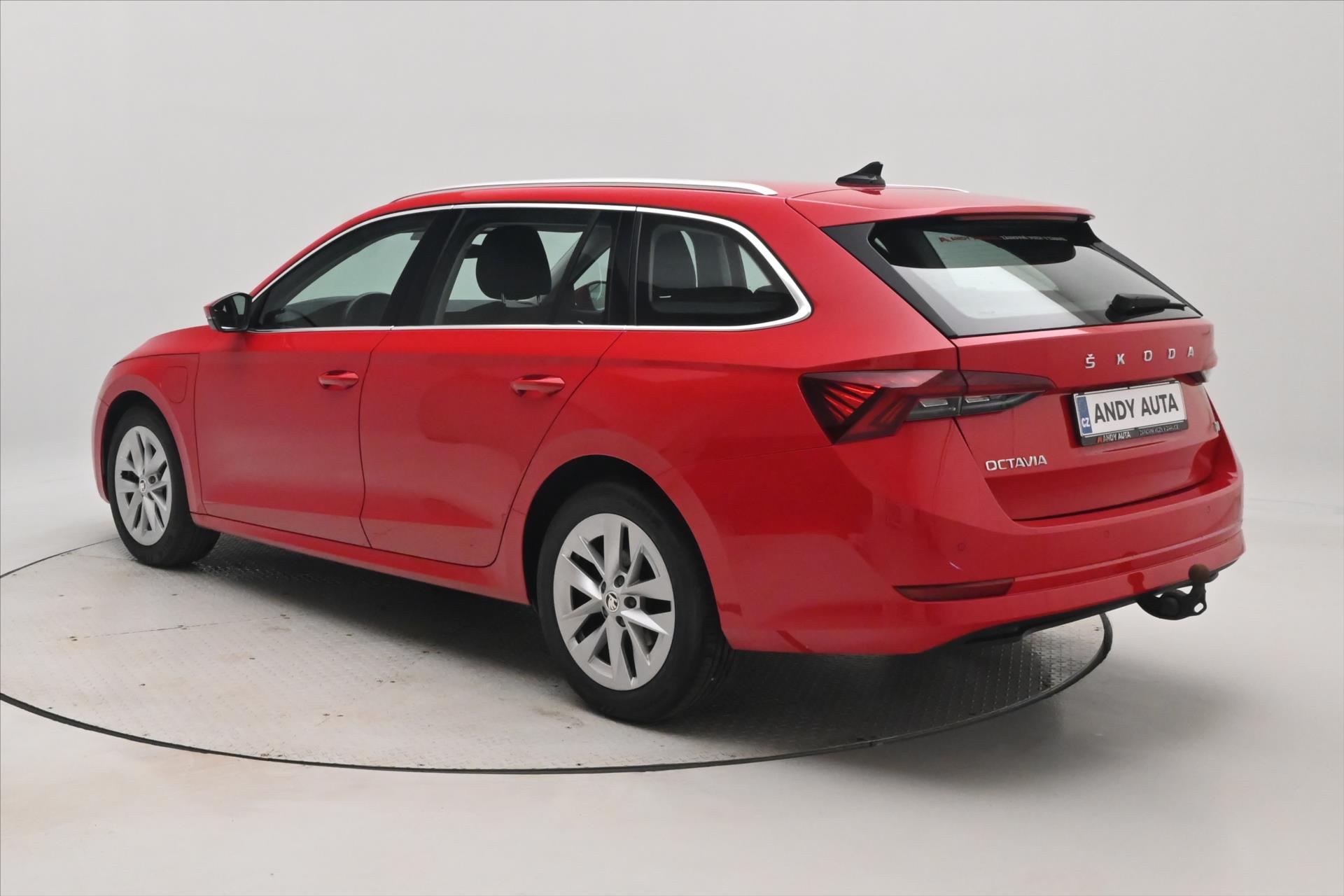 Hlavní fotografie vozu Škoda Octavia 1,4 TSI iV 150kW DSG Style SoH 90% Záruka až 5 let (8)