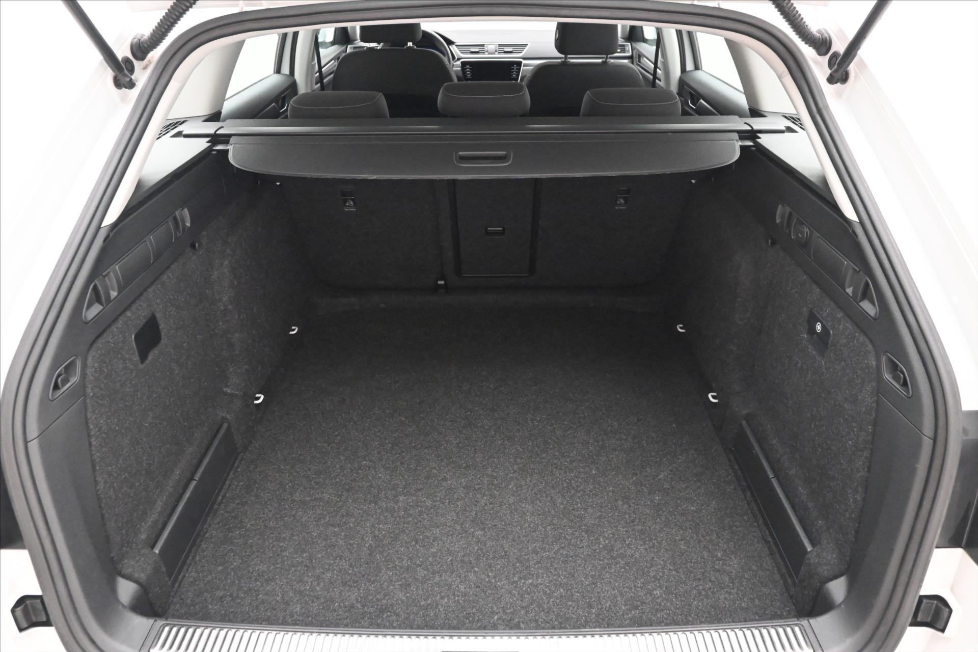 Hlavní fotografie vozu Škoda Superb 2,0 TDI 110 kW DSG Style Záruka až 5 let (11)