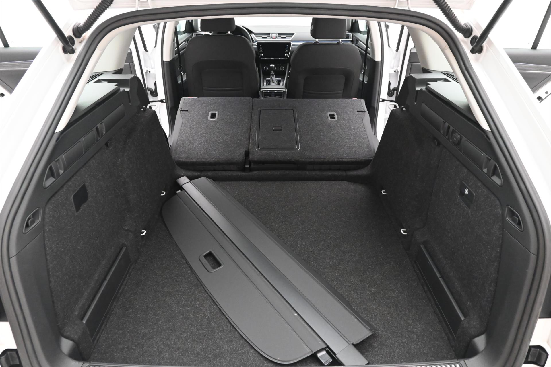 Hlavní fotografie vozu Škoda Superb 2,0 TDI 110 kW DSG Style Záruka až 5 let (12)