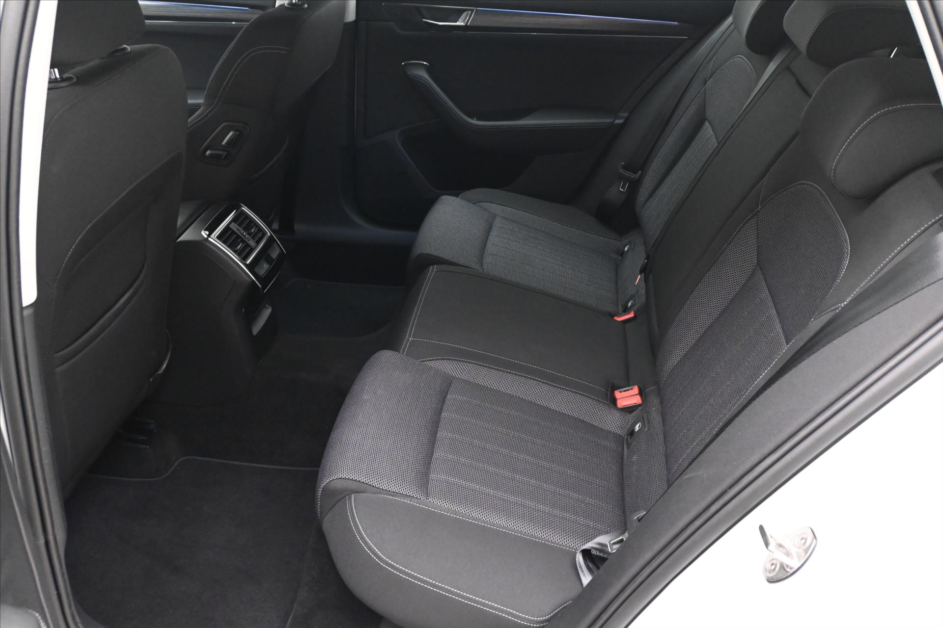 Hlavní fotografie vozu Škoda Superb 2,0 TDI 110 kW DSG Style Záruka až 5 let (15)
