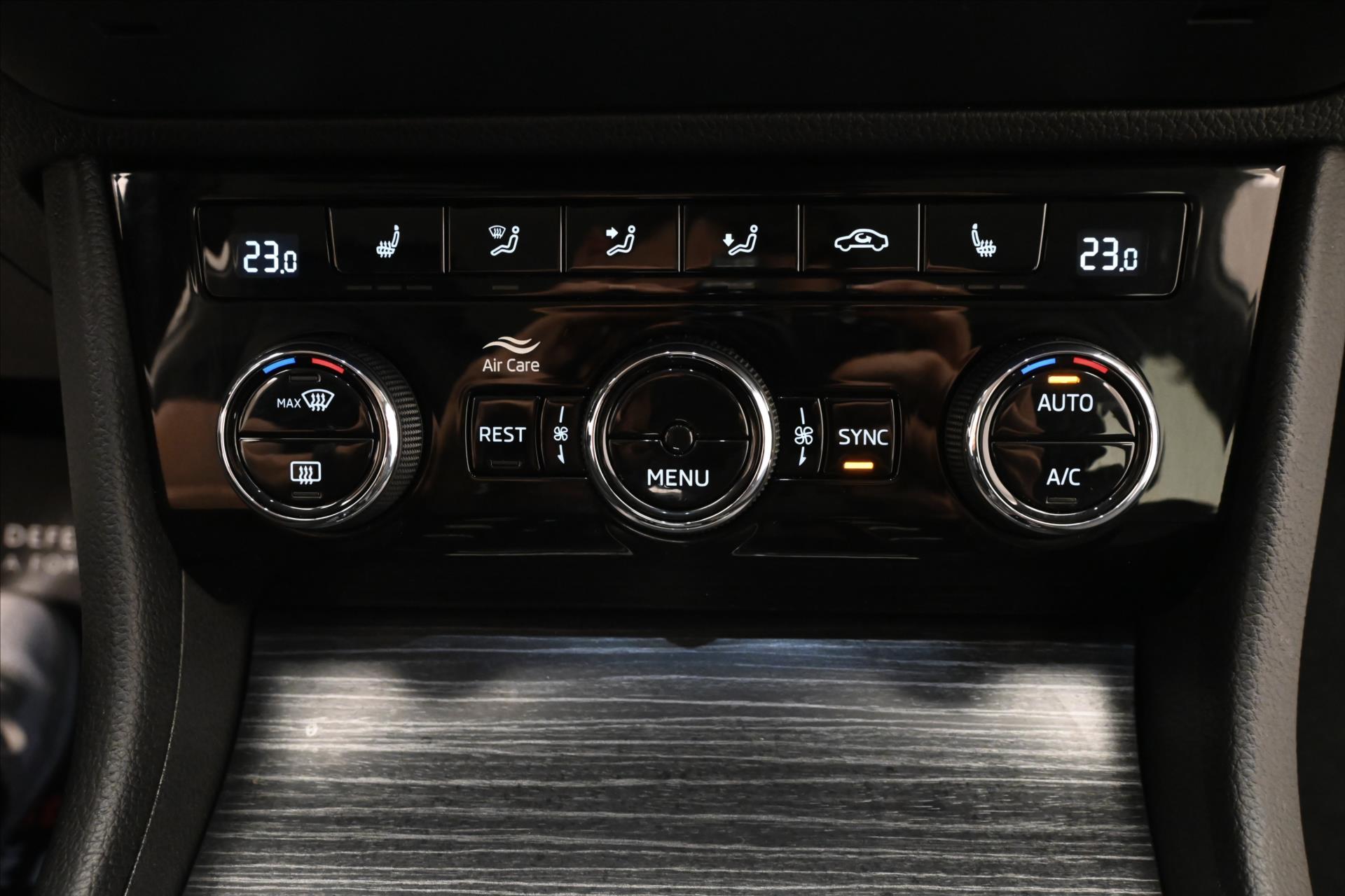 Hlavní fotografie vozu Škoda Superb 2,0 TDI 110 kW DSG Style Záruka až 5 let (22)