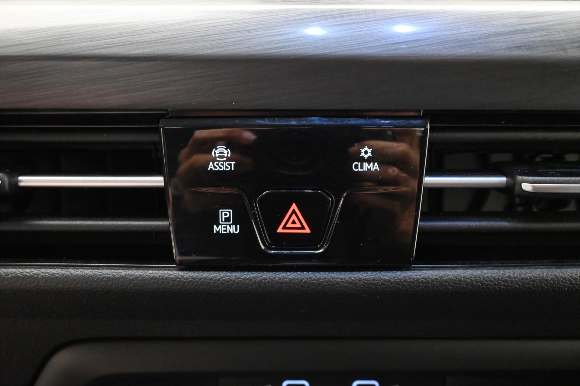 Hlavní fotografie vozu Volkswagen Golf 2,0 TDI 110 kW DSG Style Záruka až 5 let (21)