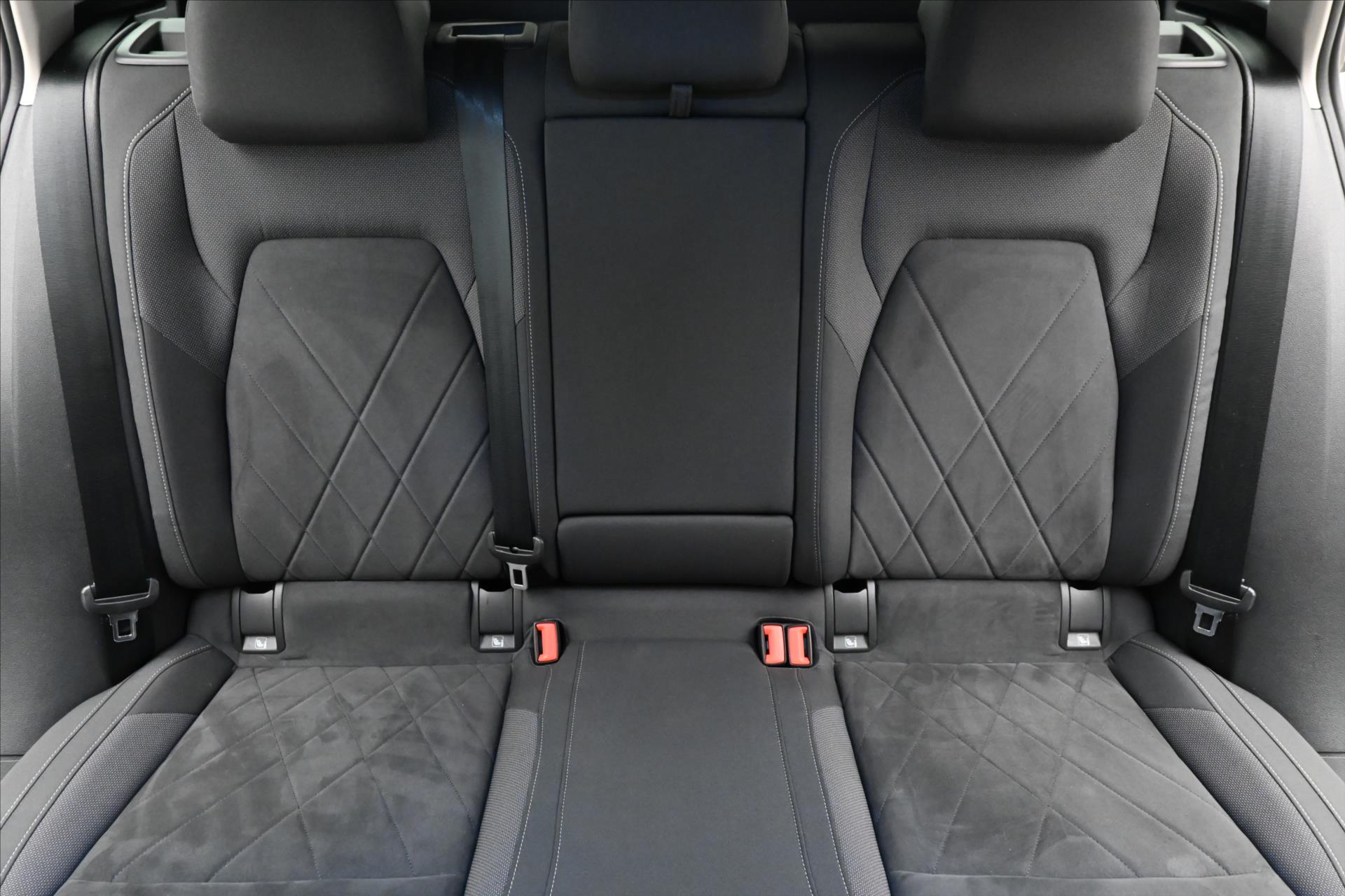 Hlavní fotografie vozu Volkswagen Golf 2,0 TDI 110 kW DSG Style Záruka až 5 let (28)