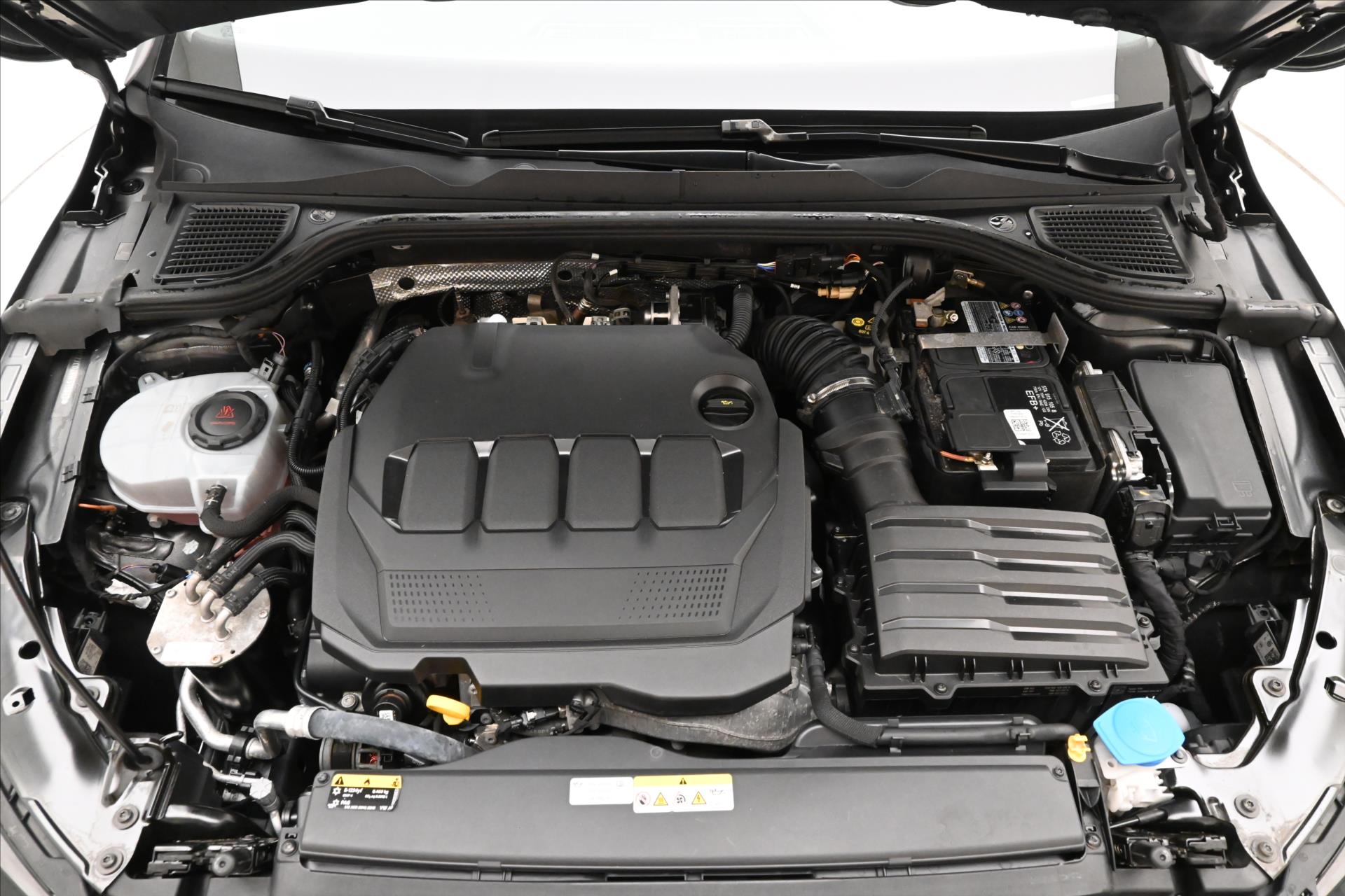 Hlavní fotografie vozu Volkswagen Golf 2,0 TDI 110 kW DSG Style Záruka až 5 let (10)