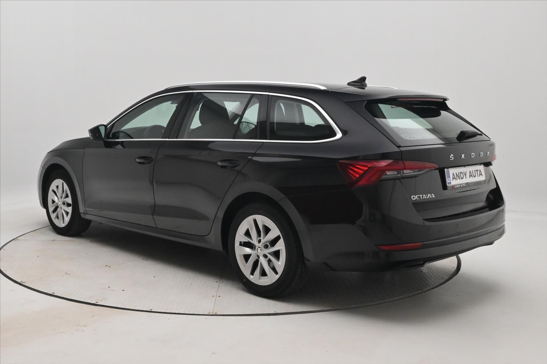 Hlavní fotografie vozu Škoda Octavia 2,0 TDI 110kW DSG Style Záruka až 5 let (8)