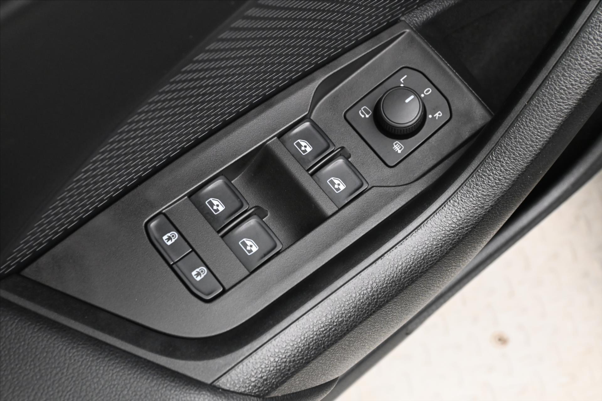 Main photo of the car Skoda Octavia 2.0 TDI 110 KW DSG TOWING Warranty up to 5 years (25)