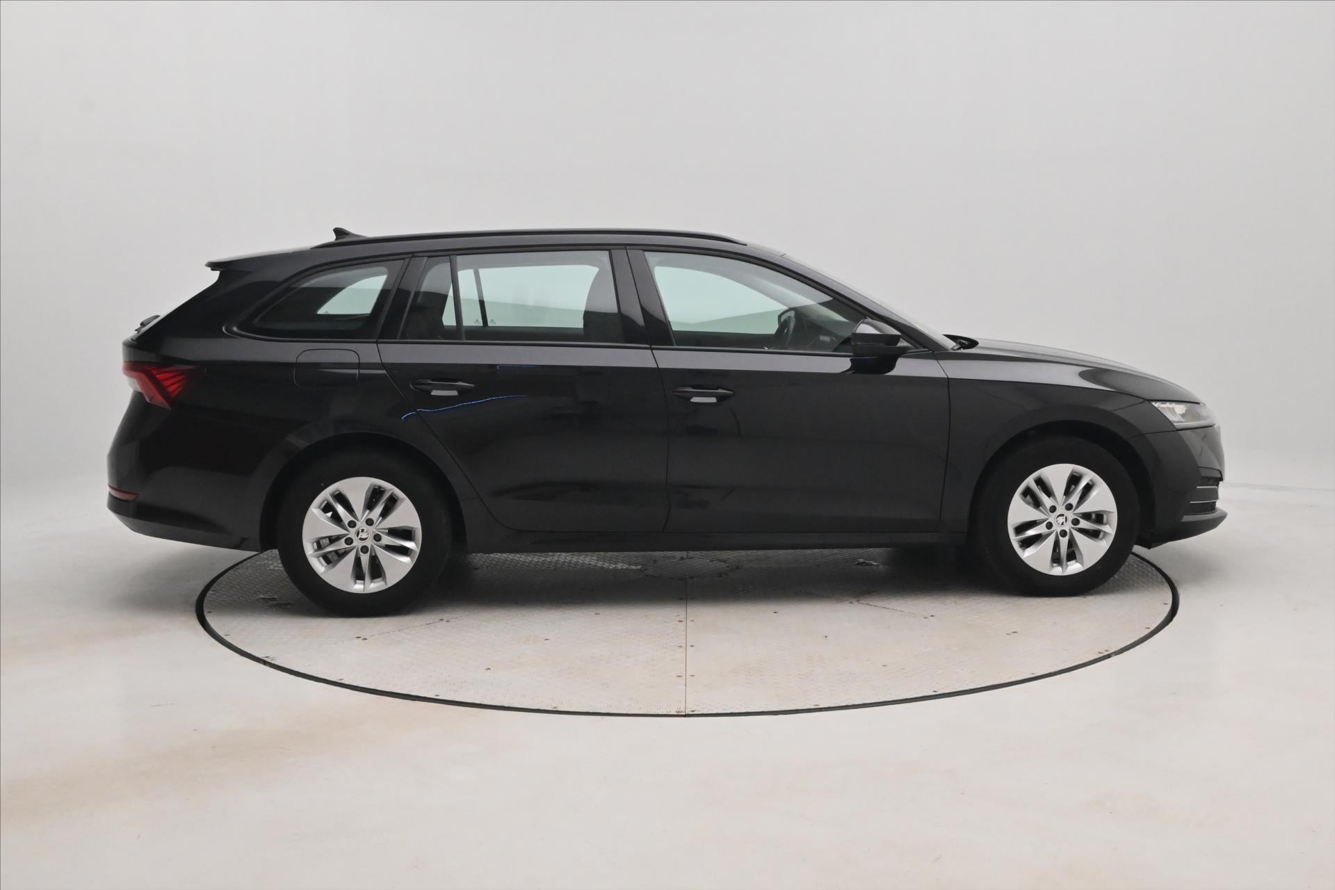 Main photo of the car Skoda Octavia 2.0 TDI 110 KW DSG TOWING Warranty up to 5 years (5)