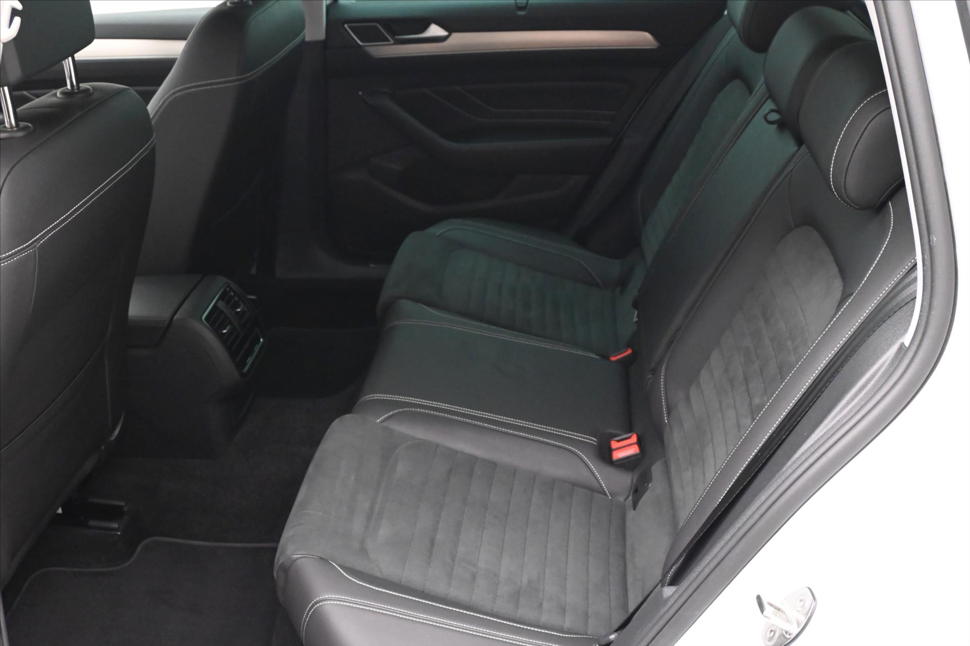 Hlavní fotografie vozu Volkswagen Passat 2,0 TDI 110 kW DSG ELEGANCE Záruka až 5 let (14)