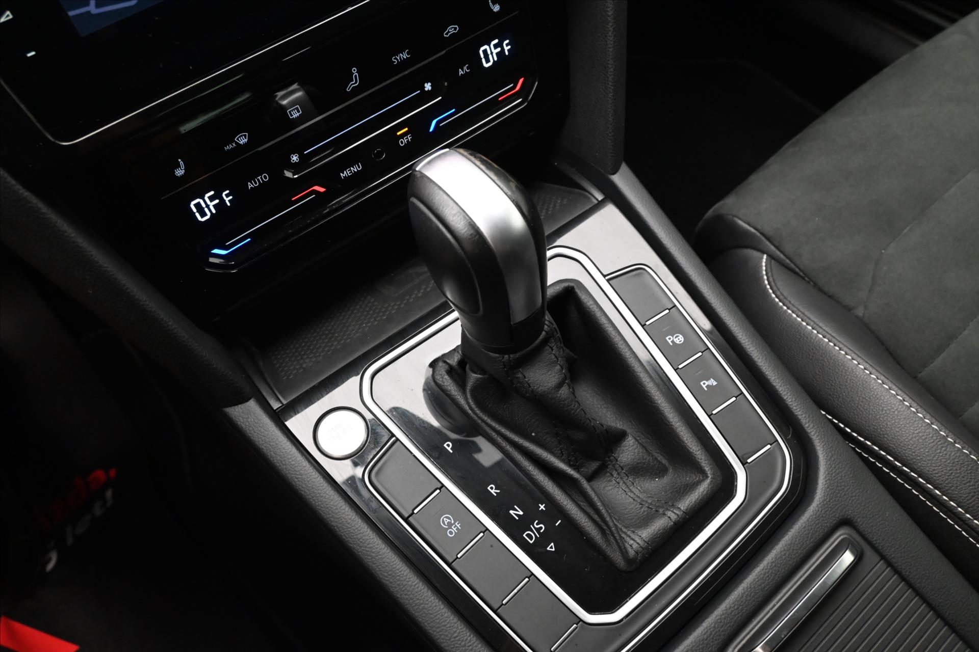 Hlavní fotografie vozu Volkswagen Passat 2,0 TDI 110 kW DSG ELEGANCE Záruka až 5 let (23)