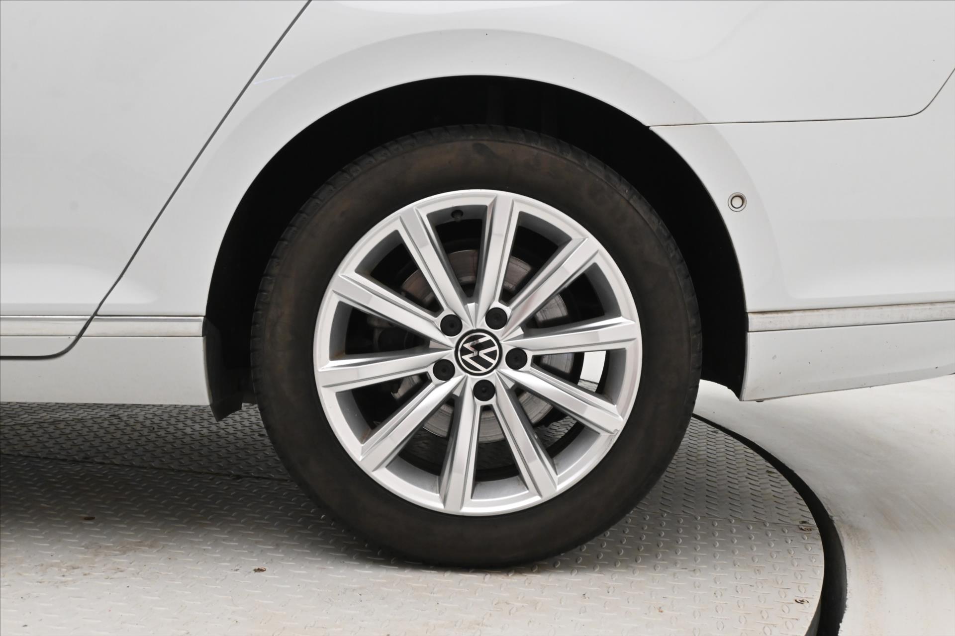 Hlavní fotografie vozu Volkswagen Passat 2,0 TDI 110 kW DSG ELEGANCE Záruka až 5 let (32)
