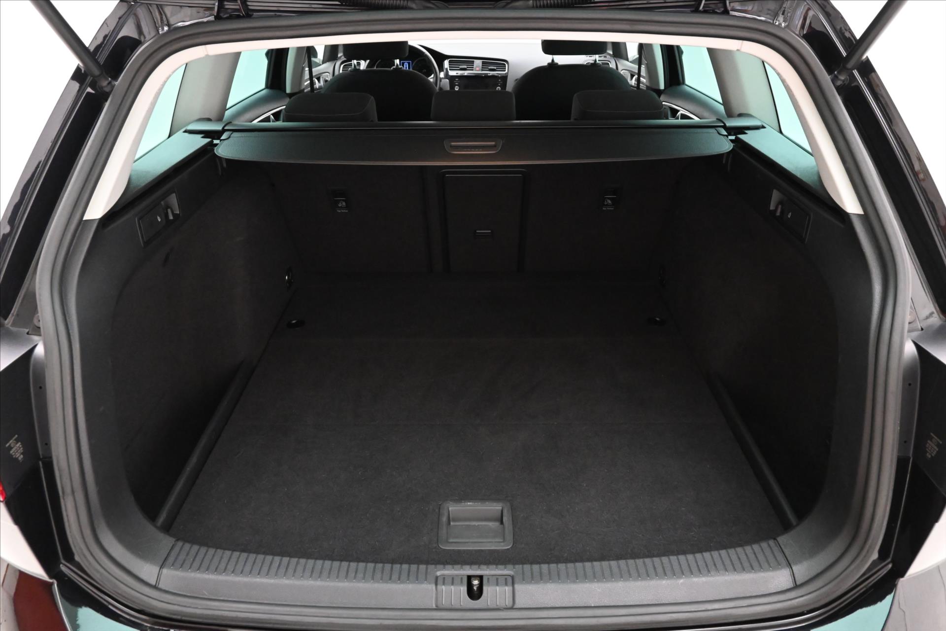 Hlavní fotografie vozu Volkswagen Golf 1,5 TSI 96kW BLUEMOTION Záruka až 5 let (11)