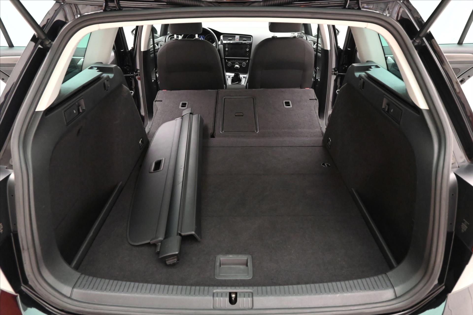 Hlavní fotografie vozu Volkswagen Golf 1,5 TSI 96kW BLUEMOTION Záruka až 5 let (12)