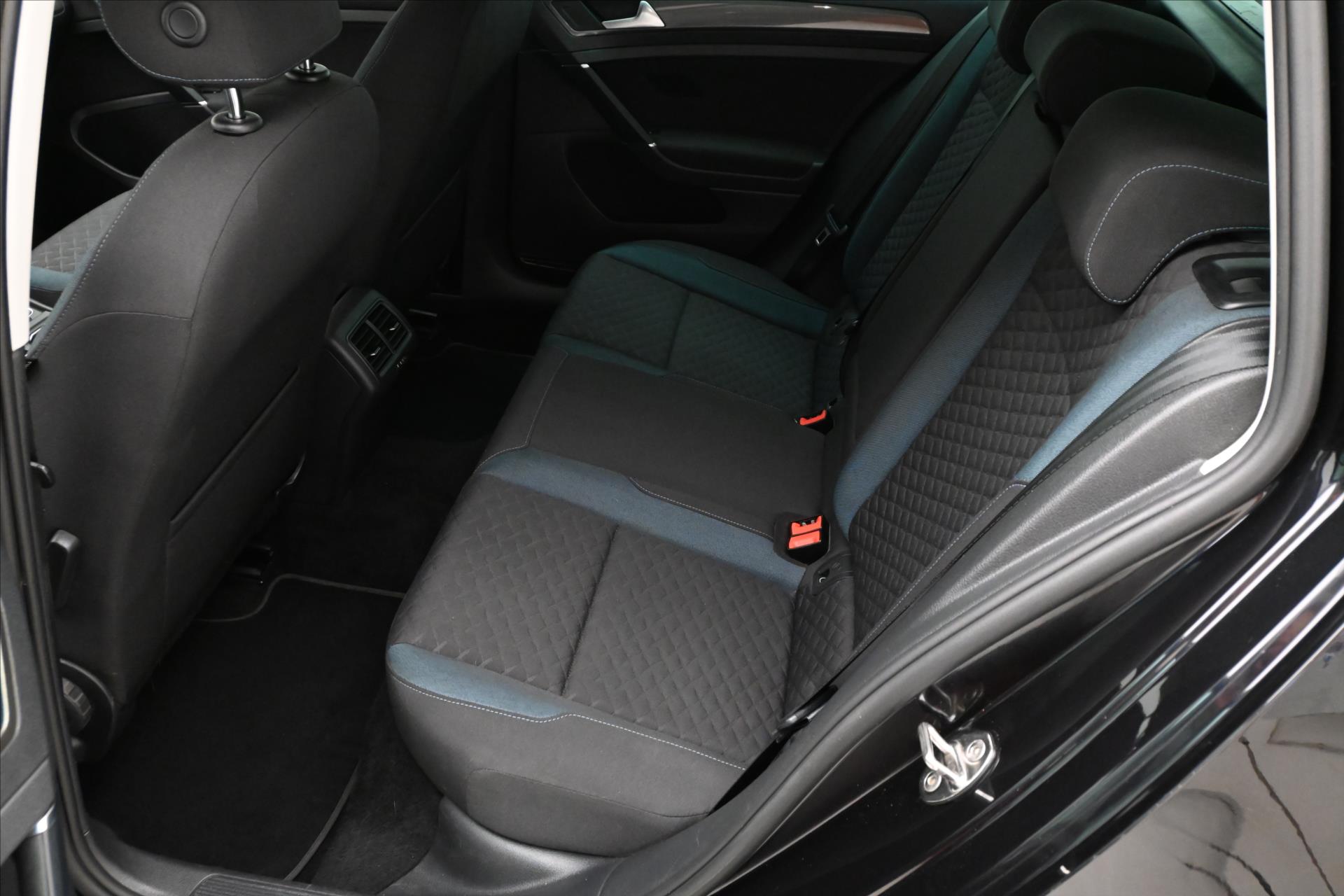 Hlavní fotografie vozu Volkswagen Golf 1,5 TSI 96kW BLUEMOTION Záruka až 5 let (15)