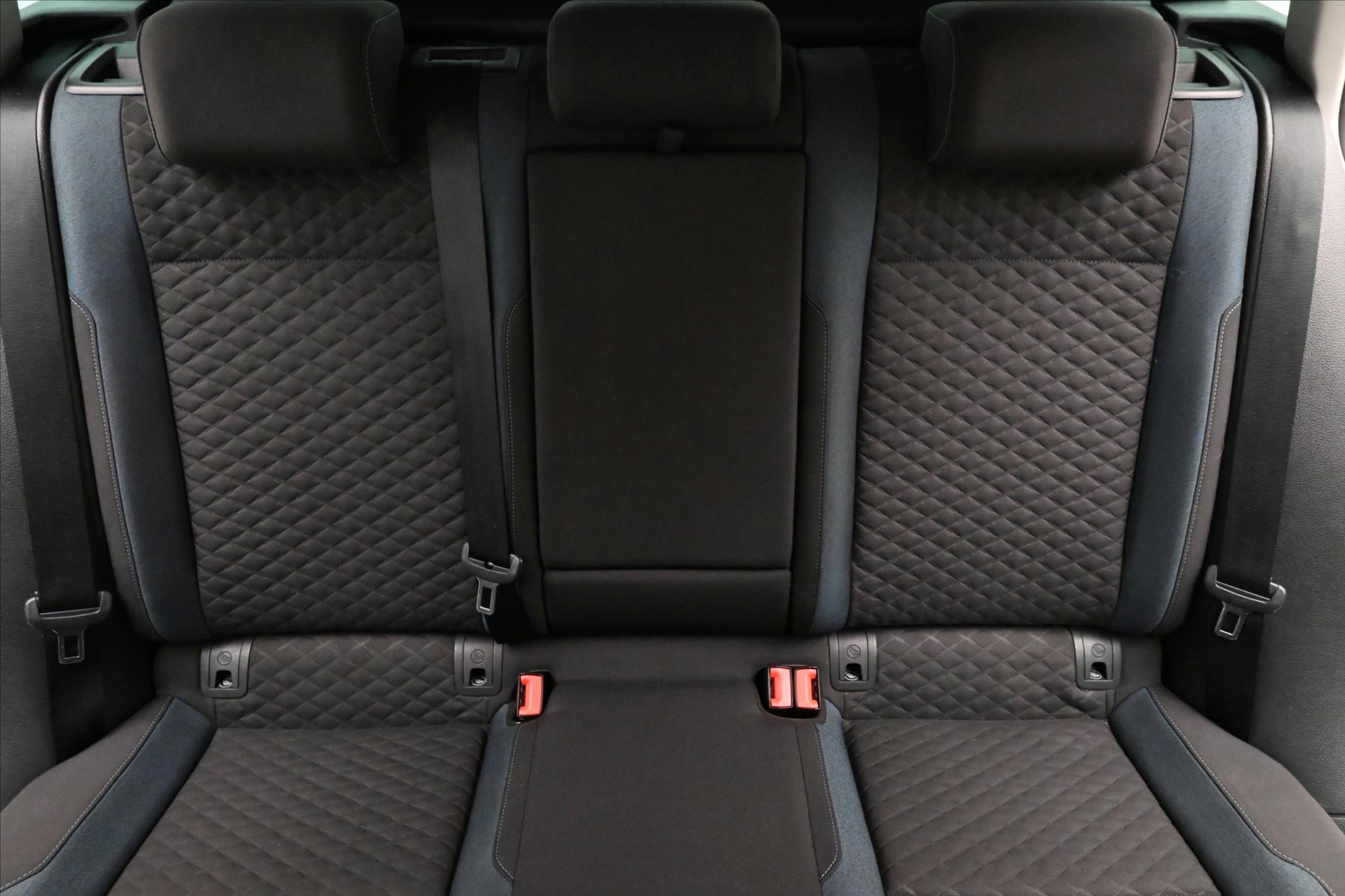 Hlavní fotografie vozu Volkswagen Golf 1,5 TSI 96kW BLUEMOTION Záruka až 5 let (27)