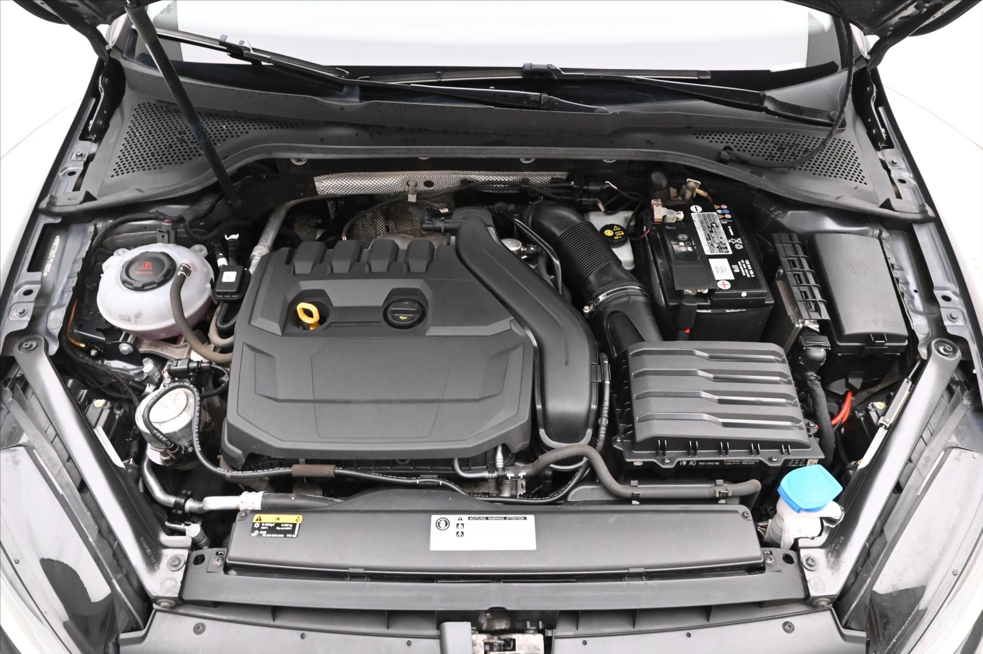 Hlavní fotografie vozu Volkswagen Golf 1,5 TSI 96kW BLUEMOTION Záruka až 5 let (10)