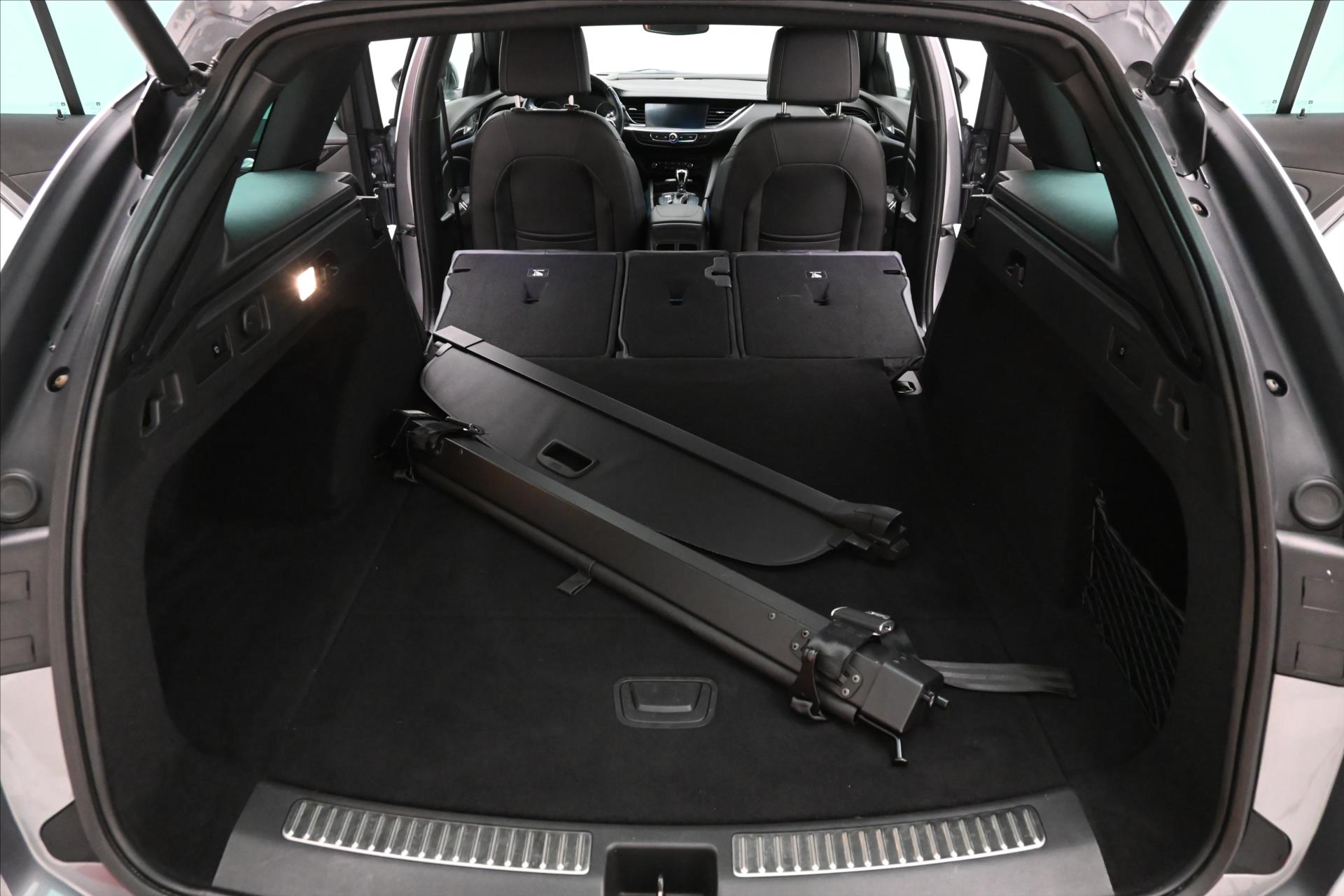 Hlavní fotografie vozu Opel Insignia 2,0 CDTI 128 kW AT8 SportTourer Záruka až 5 let (12)