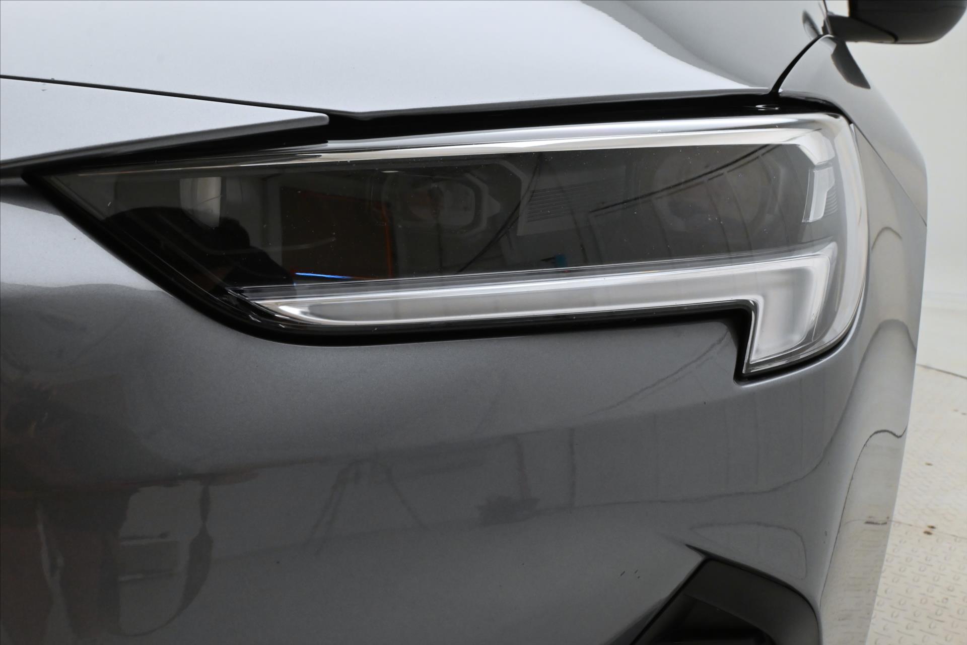 Hlavní fotografie vozu Opel Insignia 2,0 CDTI 128 kW AT8 SportTourer Záruka až 5 let (31)