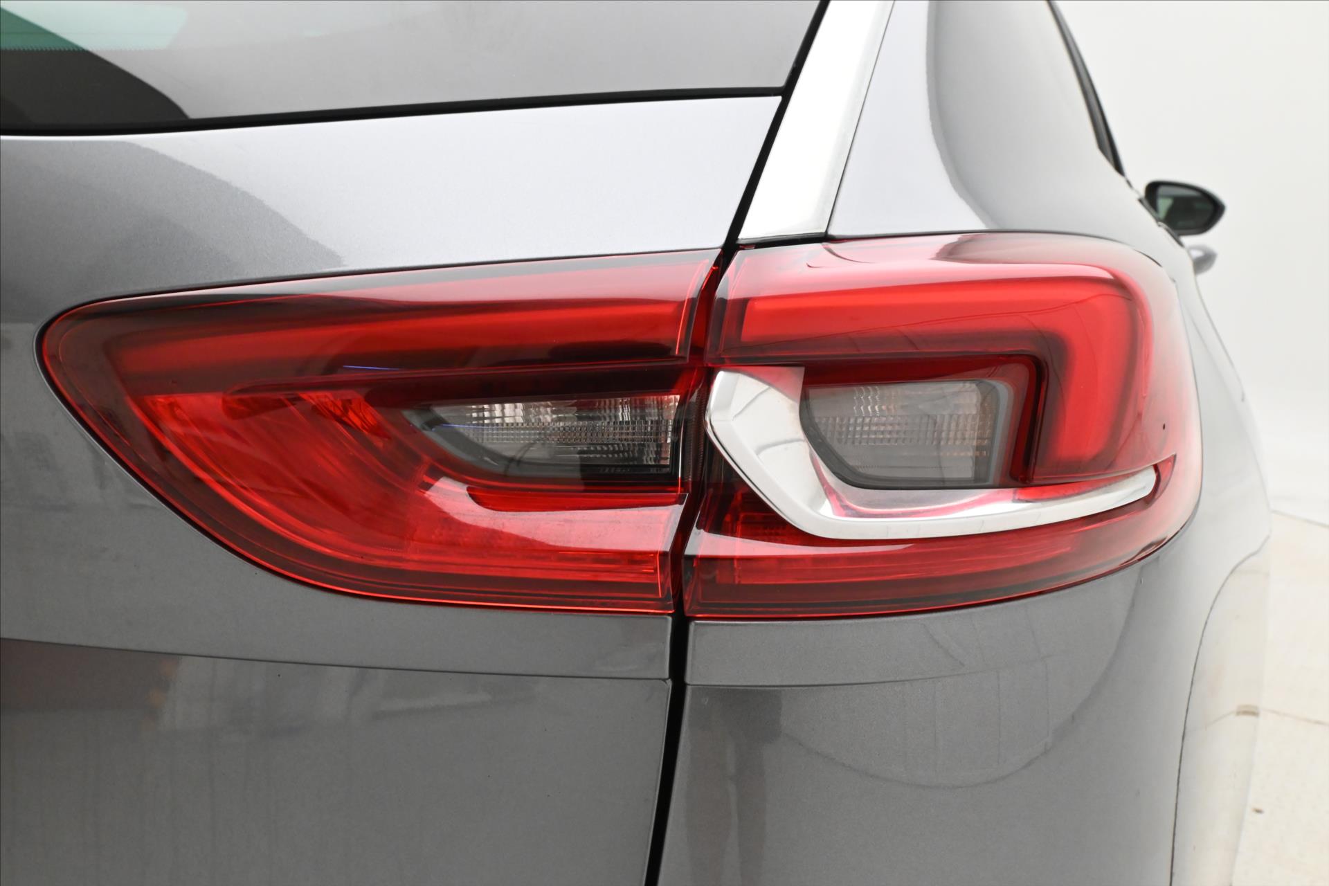 Hlavní fotografie vozu Opel Insignia 2,0 CDTI 128 kW AT8 SportTourer Záruka až 5 let (32)