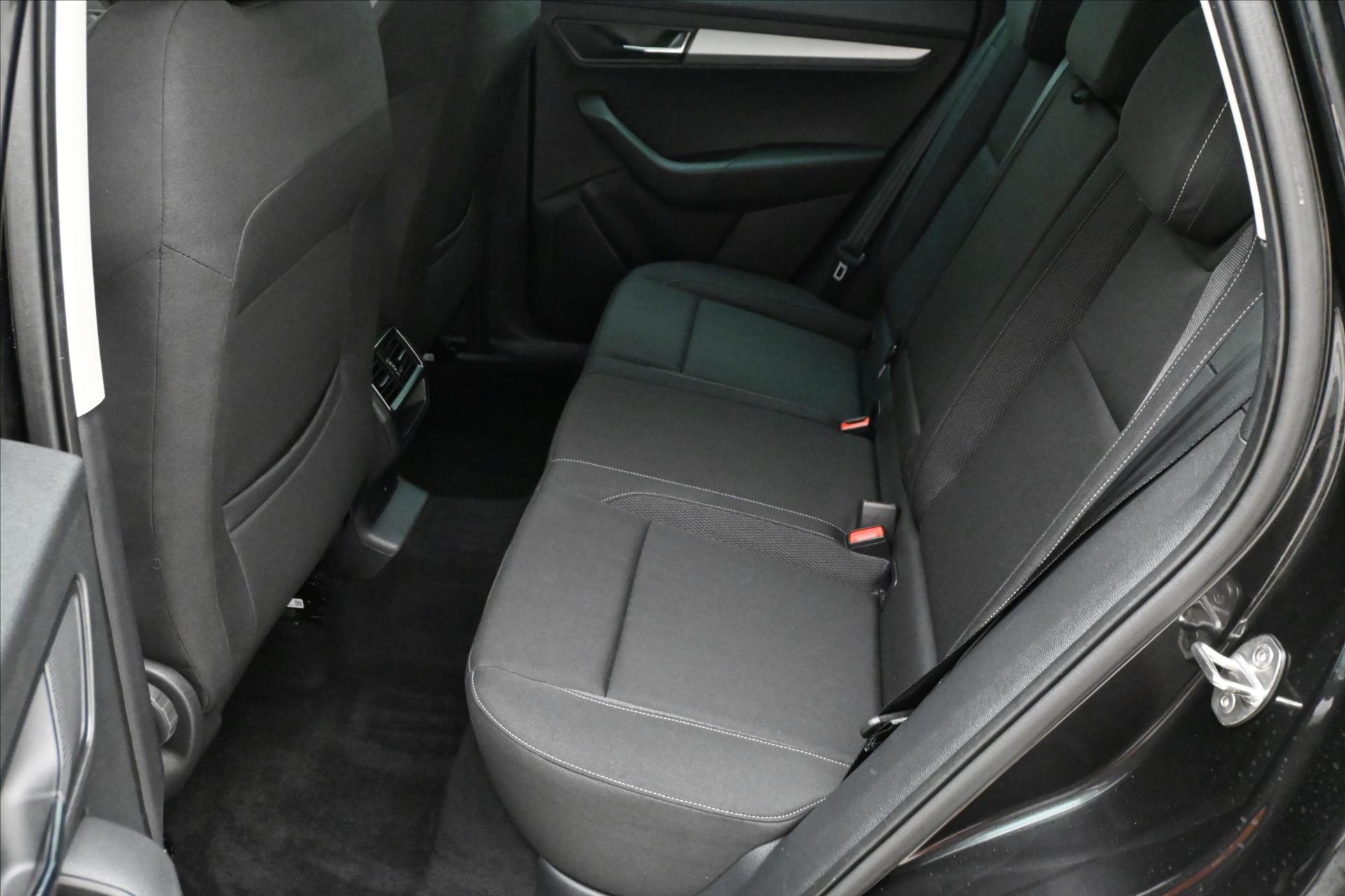 Hlavní fotografie vozu Škoda Karoq 2,0 TDI 85kW DSG Business Záruka až 5 let (15)