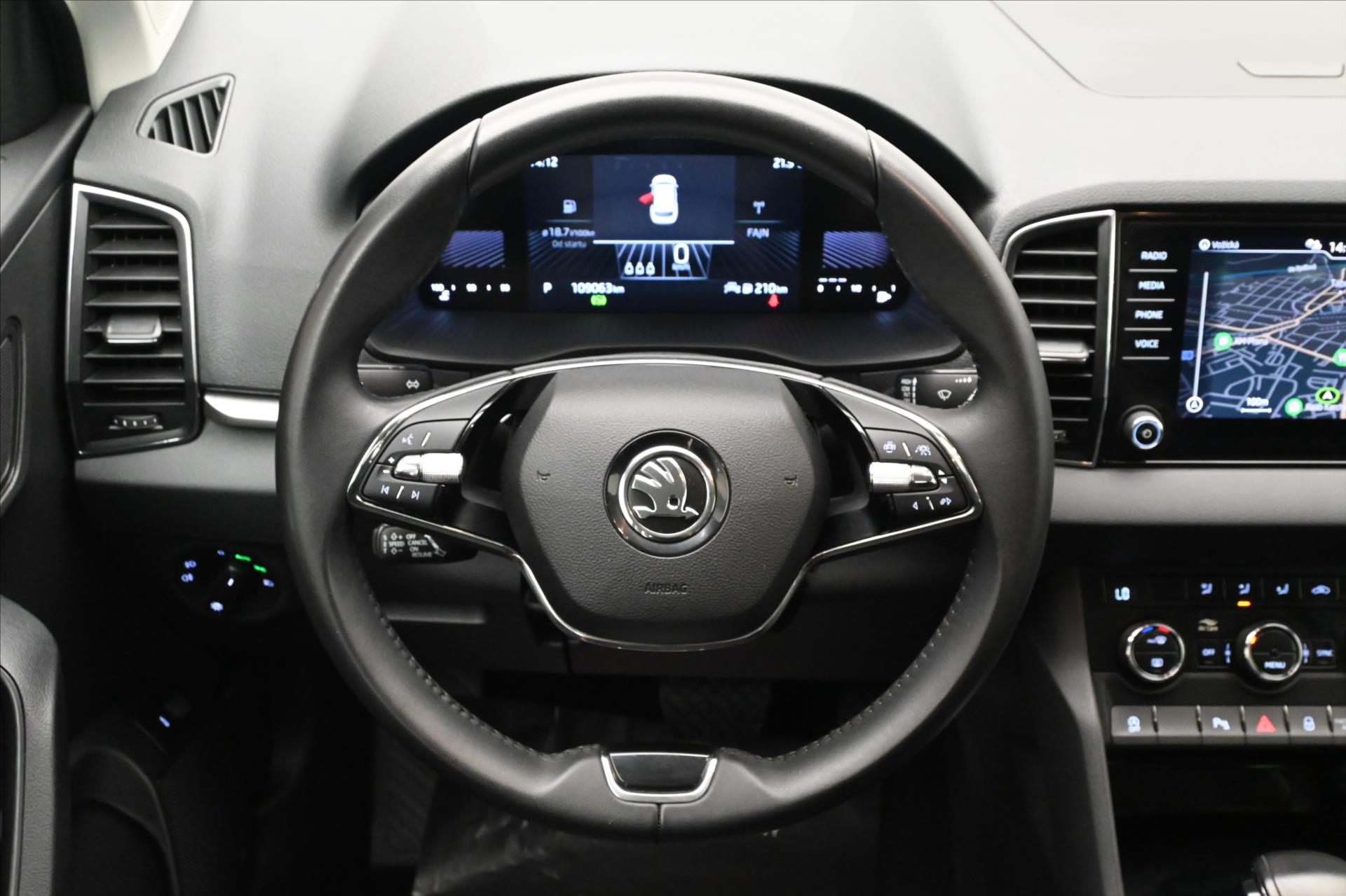 Hlavní fotografie vozu Škoda Karoq 2,0 TDI 85kW DSG Business Záruka až 5 let (19)