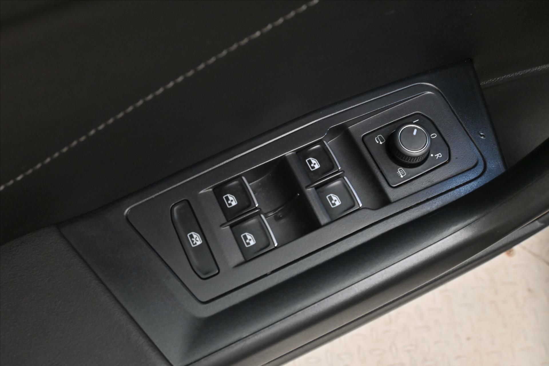 Main photo of the car Volkswagen T-Roc 2.0 TDI 110kW DSG Style Warranty up to 5 years (26)