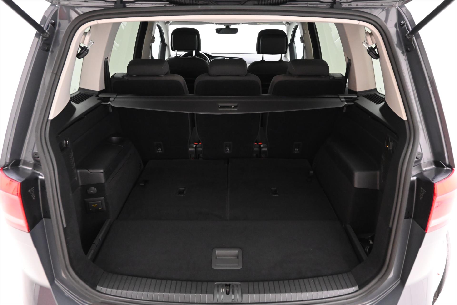 Hlavní fotografie vozu Volkswagen Touran 2,0 TDI 110KW DSG 7míst Záruka až 5 let (11)