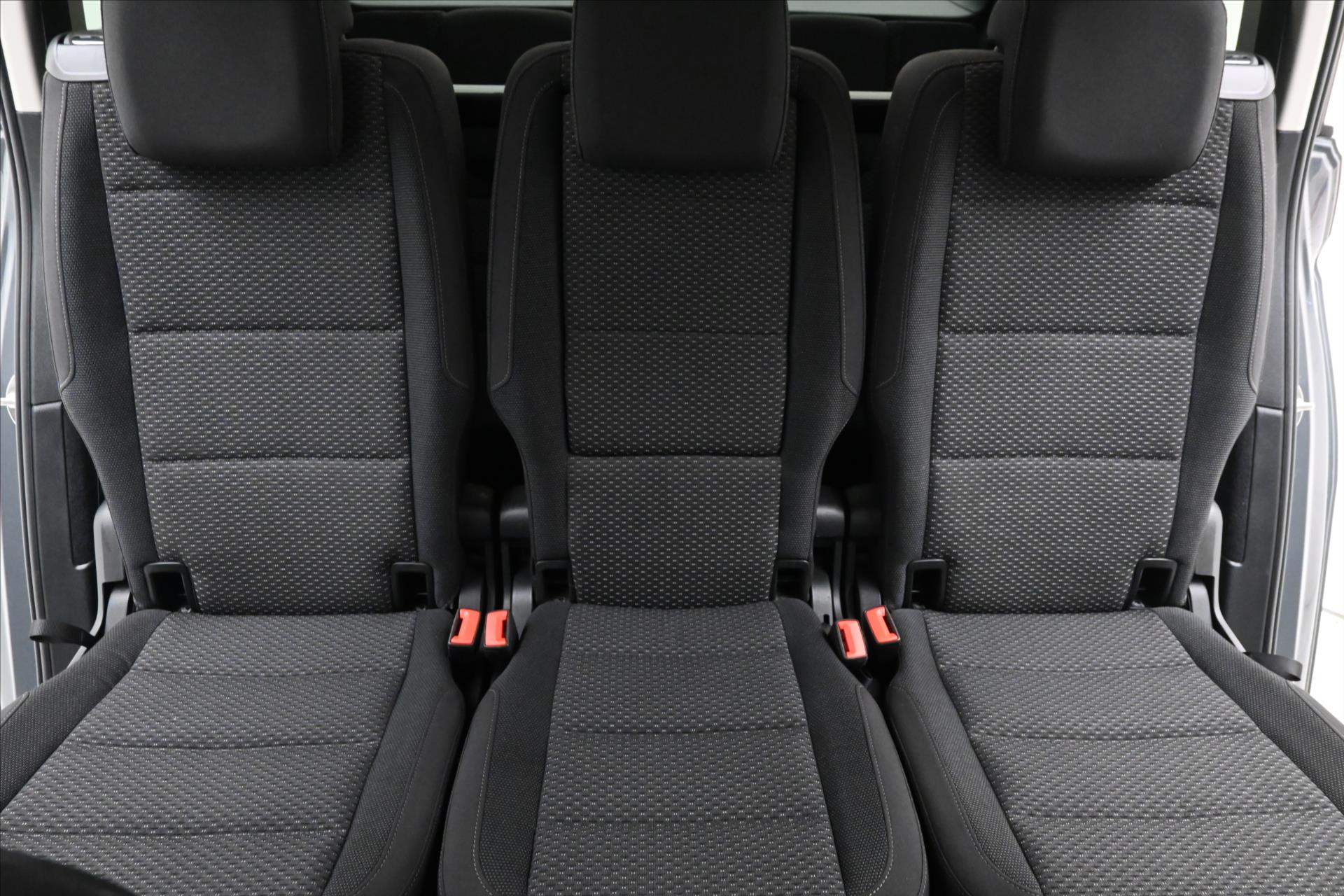 Hlavní fotografie vozu Volkswagen Touran 2,0 TDI 110KW DSG 7míst Záruka až 5 let (29)