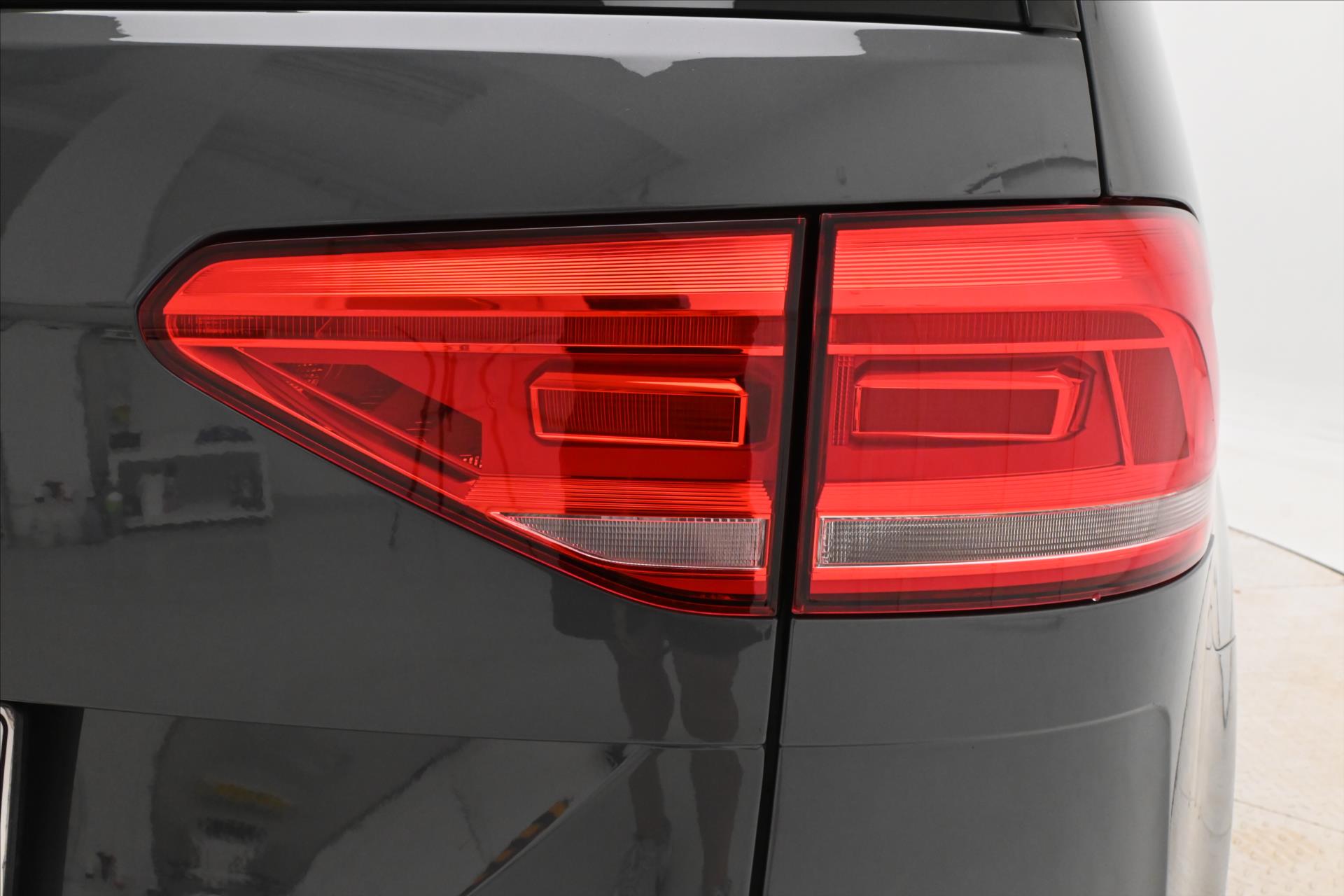 Hlavní fotografie vozu Volkswagen Touran 2,0 TDI 110KW DSG 7míst Záruka až 5 let (33)