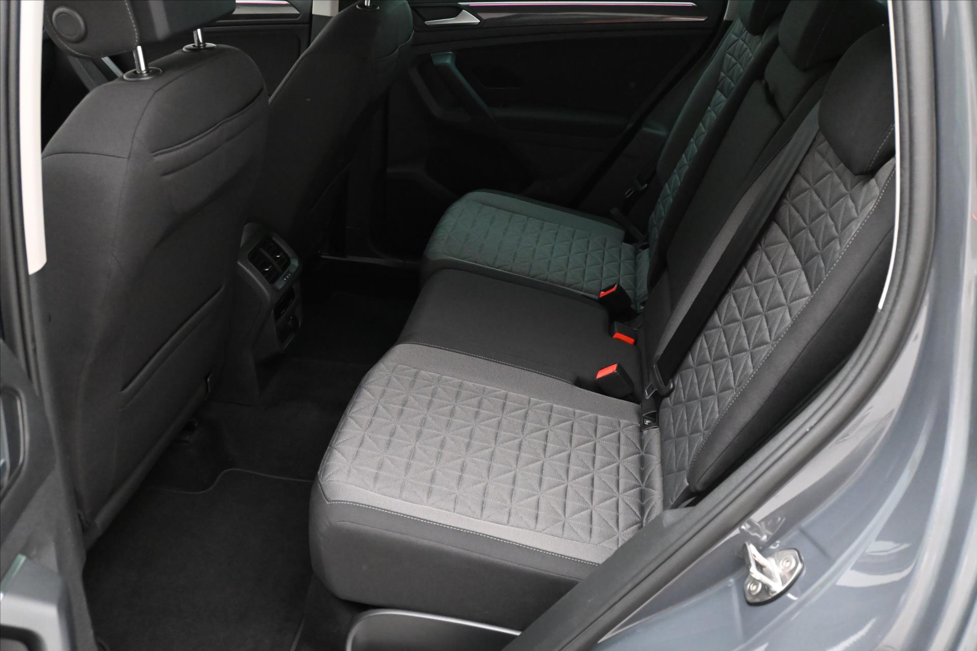 Hlavní fotografie vozu Volkswagen Tiguan 2,0 TDI 110 kW DSG Life Záruka až 5 let (15)