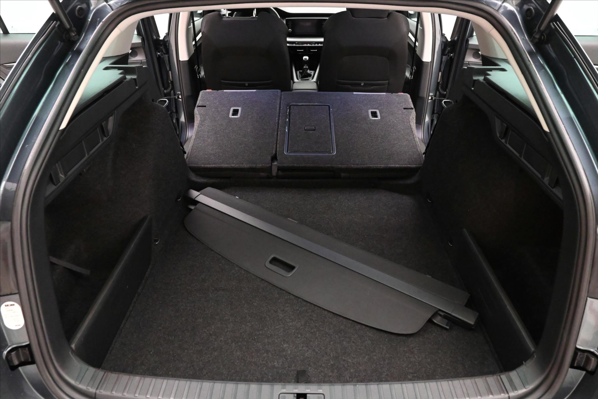Hlavní fotografie vozu Škoda Octavia 1,5 TSI 110kW Ambition Manuál Záruka až 5 let (12)