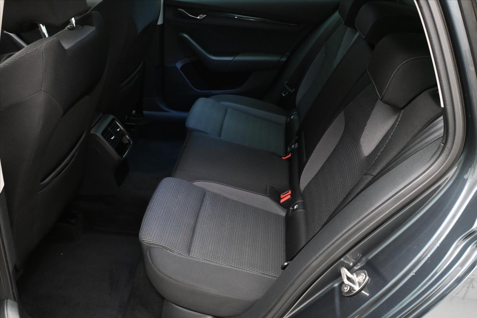 Hlavní fotografie vozu Škoda Octavia 1,5 TSI 110kW Ambition Manuál Záruka až 5 let (15)