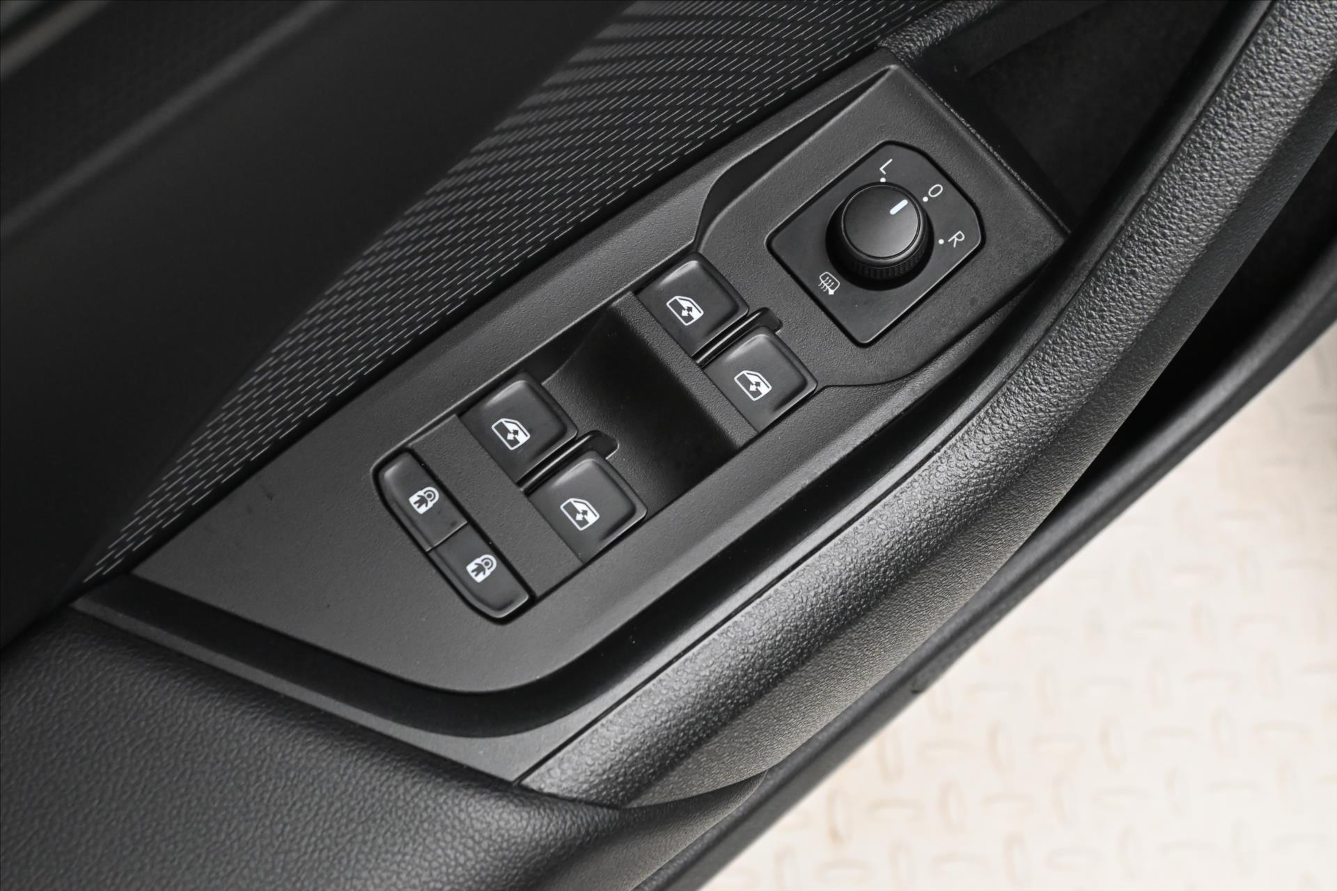 Hlavní fotografie vozu Škoda Octavia 1,5 TSI 110kW Ambition Manuál Záruka až 5 let (25)