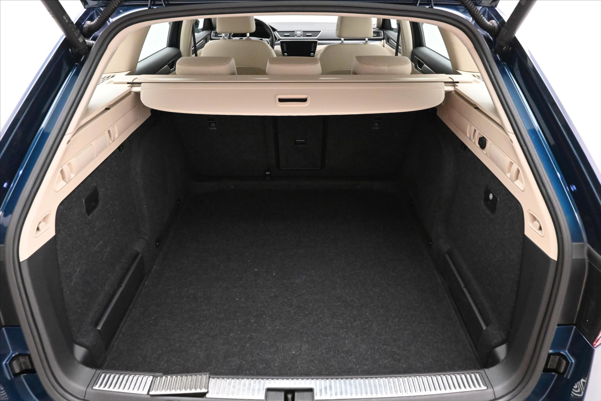 Main photo of the car Skoda Superb 2.0 TDI 110 kW DSG Style Warranty up to 5 years (11)