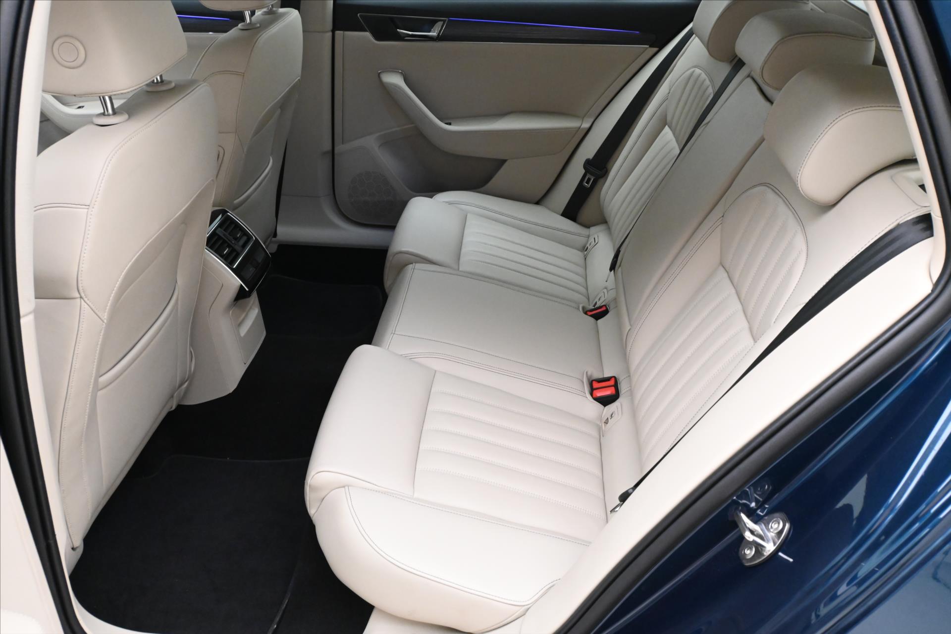 Main photo of the car Skoda Superb 2.0 TDI 110 kW DSG Style Warranty up to 5 years (15)