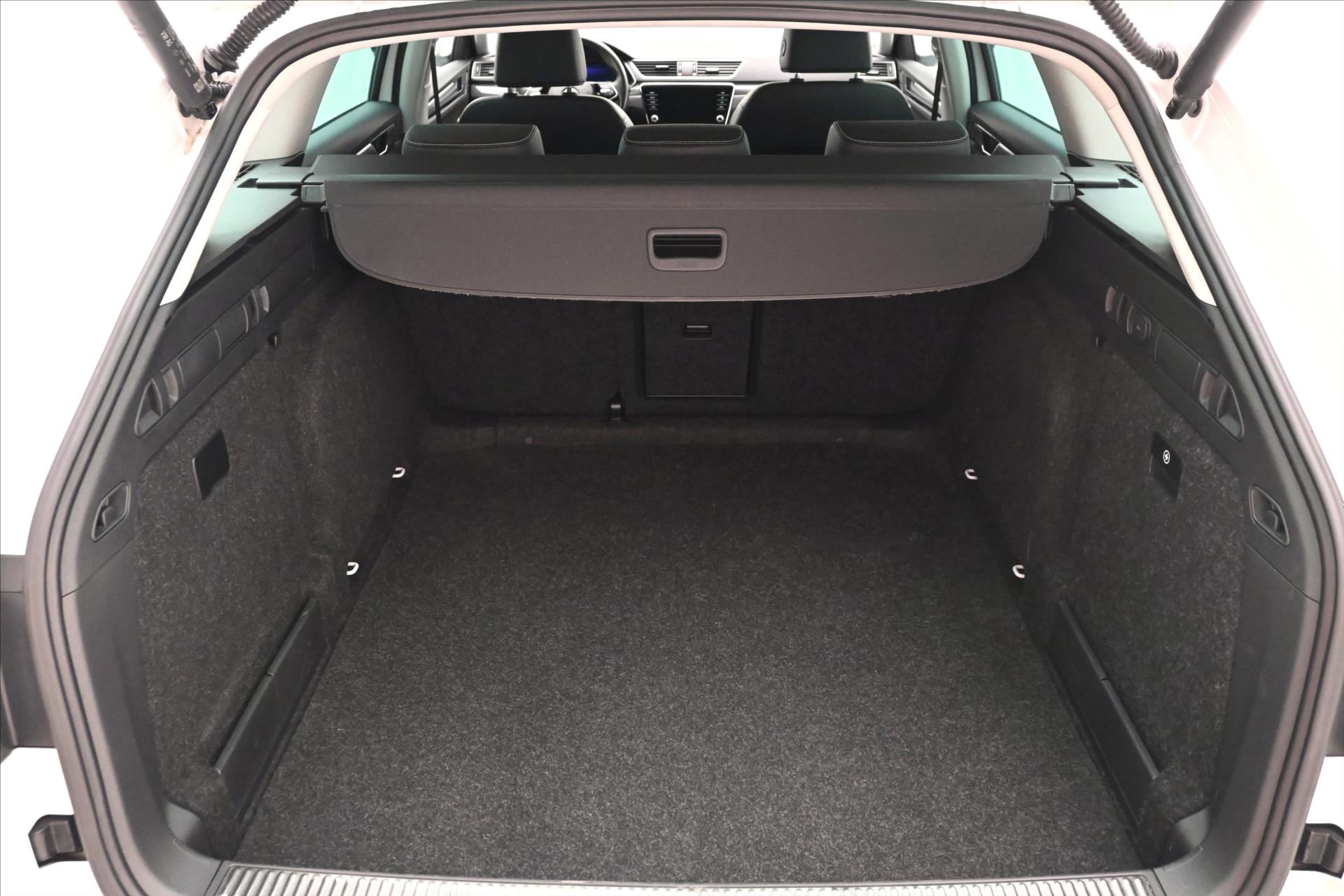 Hlavní fotografie vozu Škoda Superb 2,0 TDI 147kW STYLE DSG Záruka až 5 let (11)
